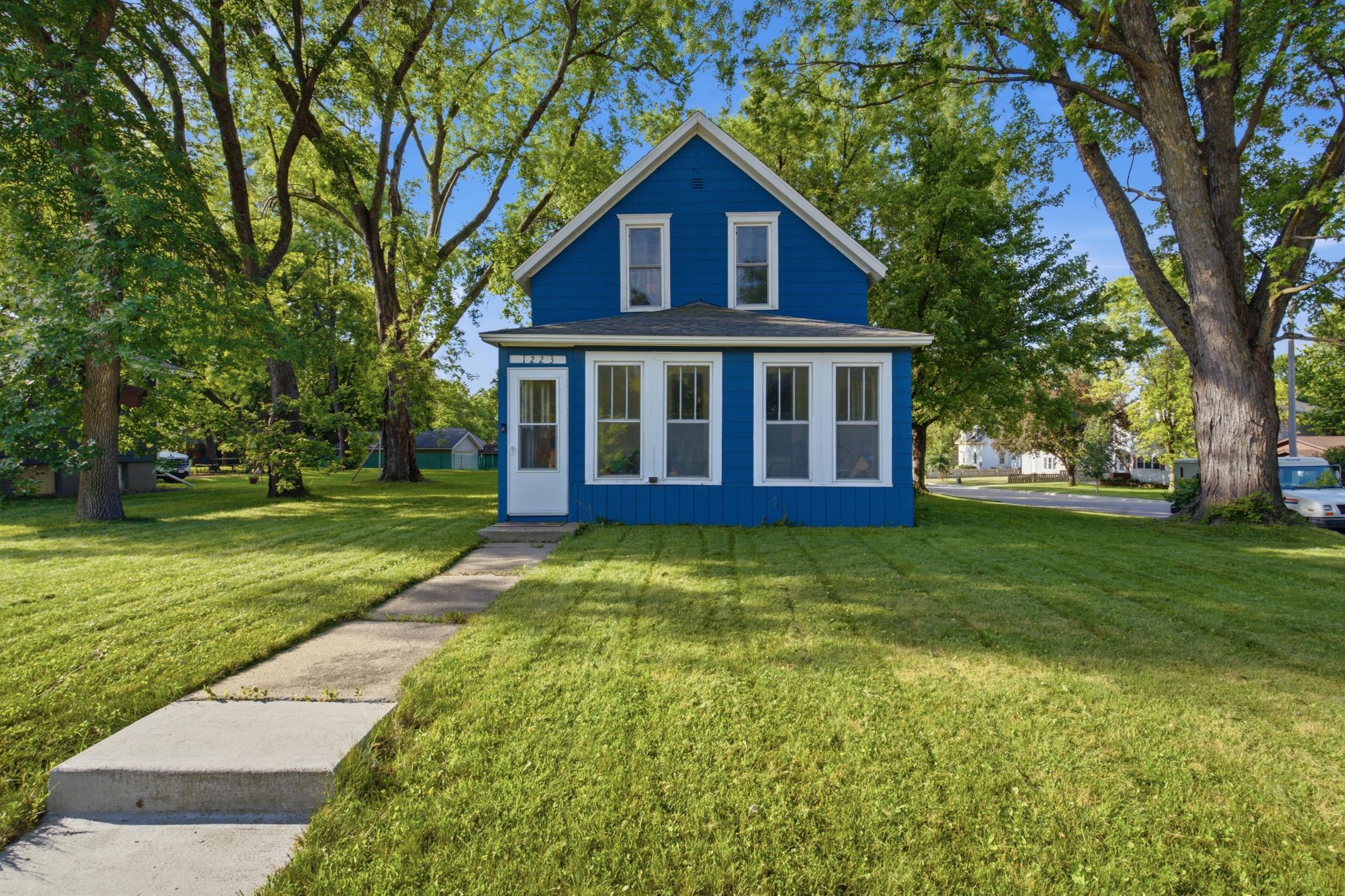 1st image of 1223 Litchfield Ave Sw, Willmar, MN 56201 | MLS# 7108996