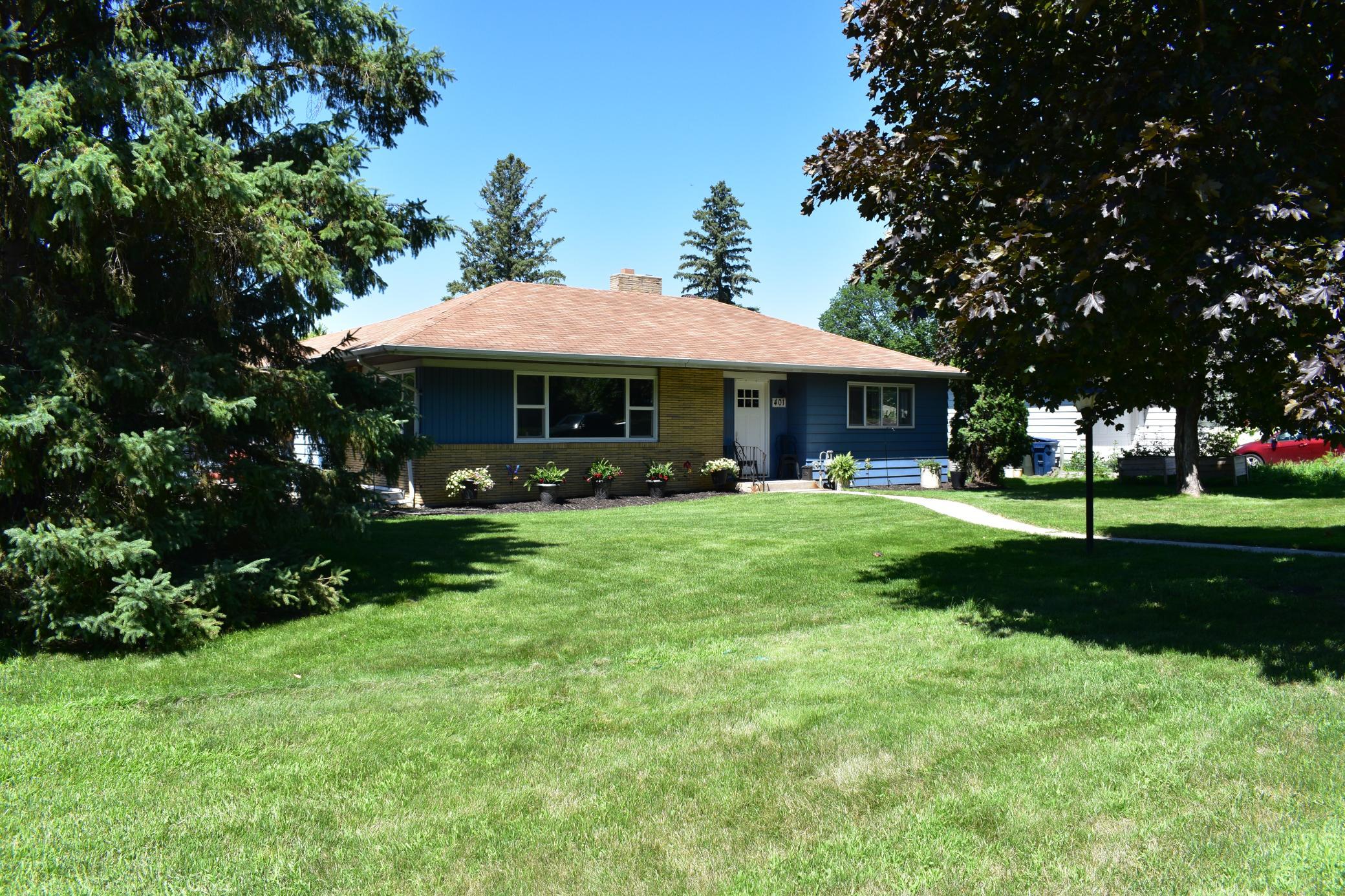 1st image of 401 N Burlington Ave, Fergus Falls, MN 56537 | MLS# 7109133