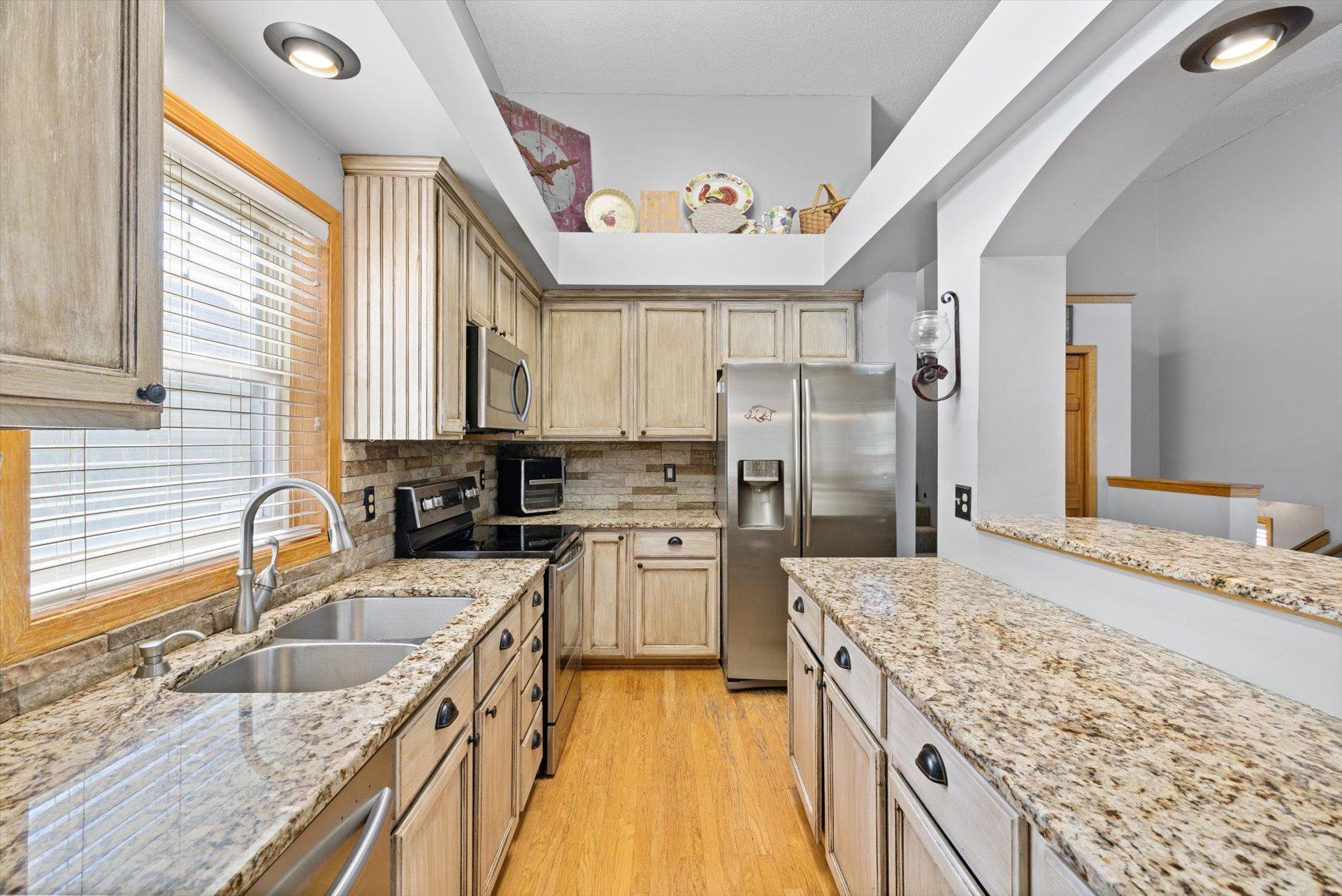4th image of 10154 Country Club Curv, Saint Paul, MN 55129 | MLS# 7109207