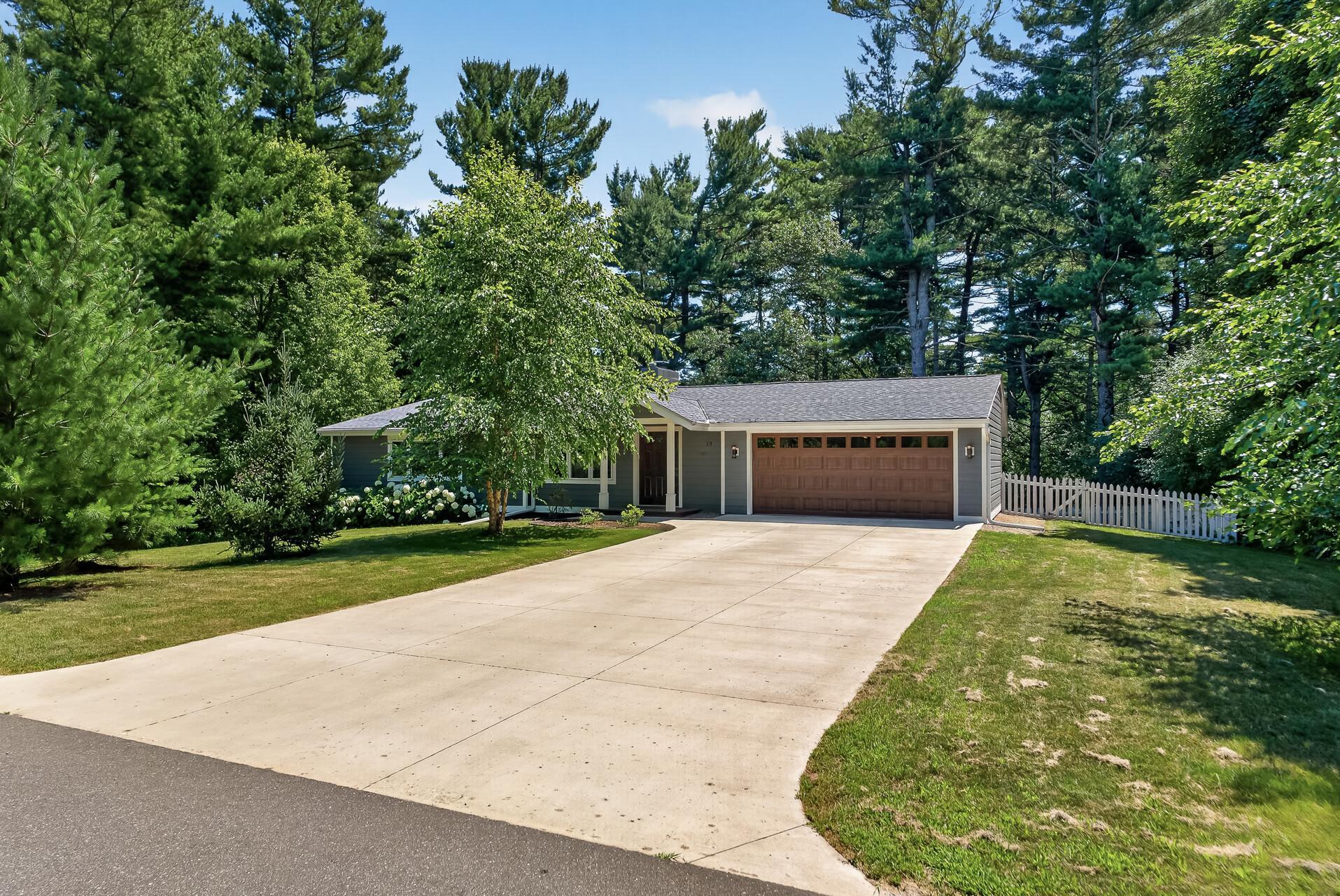 5th image of 13 Overlook Rd, Saint Paul, MN 55110 | MLS# 7109278