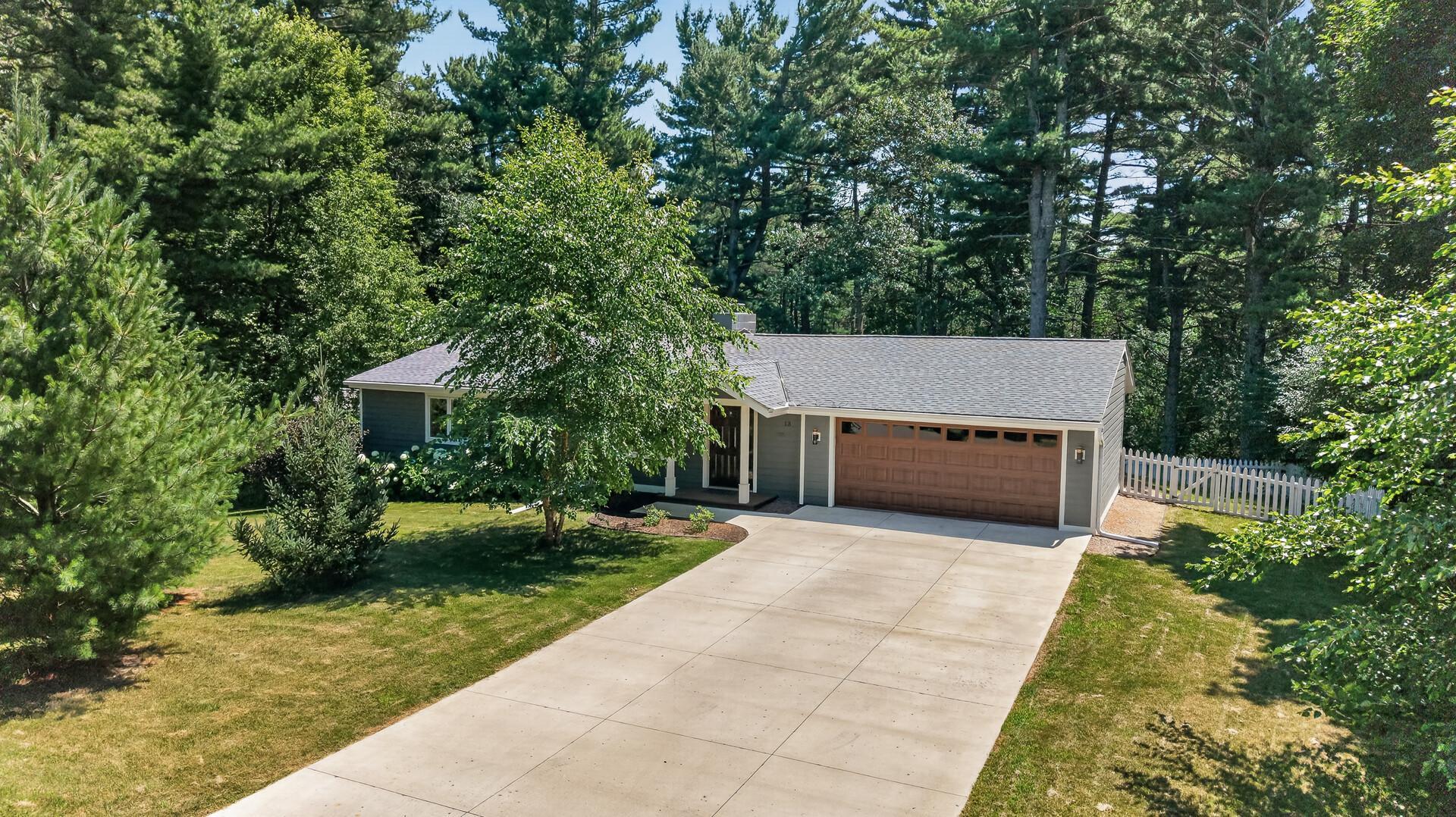 2nd image of 13 Overlook Rd, Saint Paul, MN 55110 | MLS# 7109278