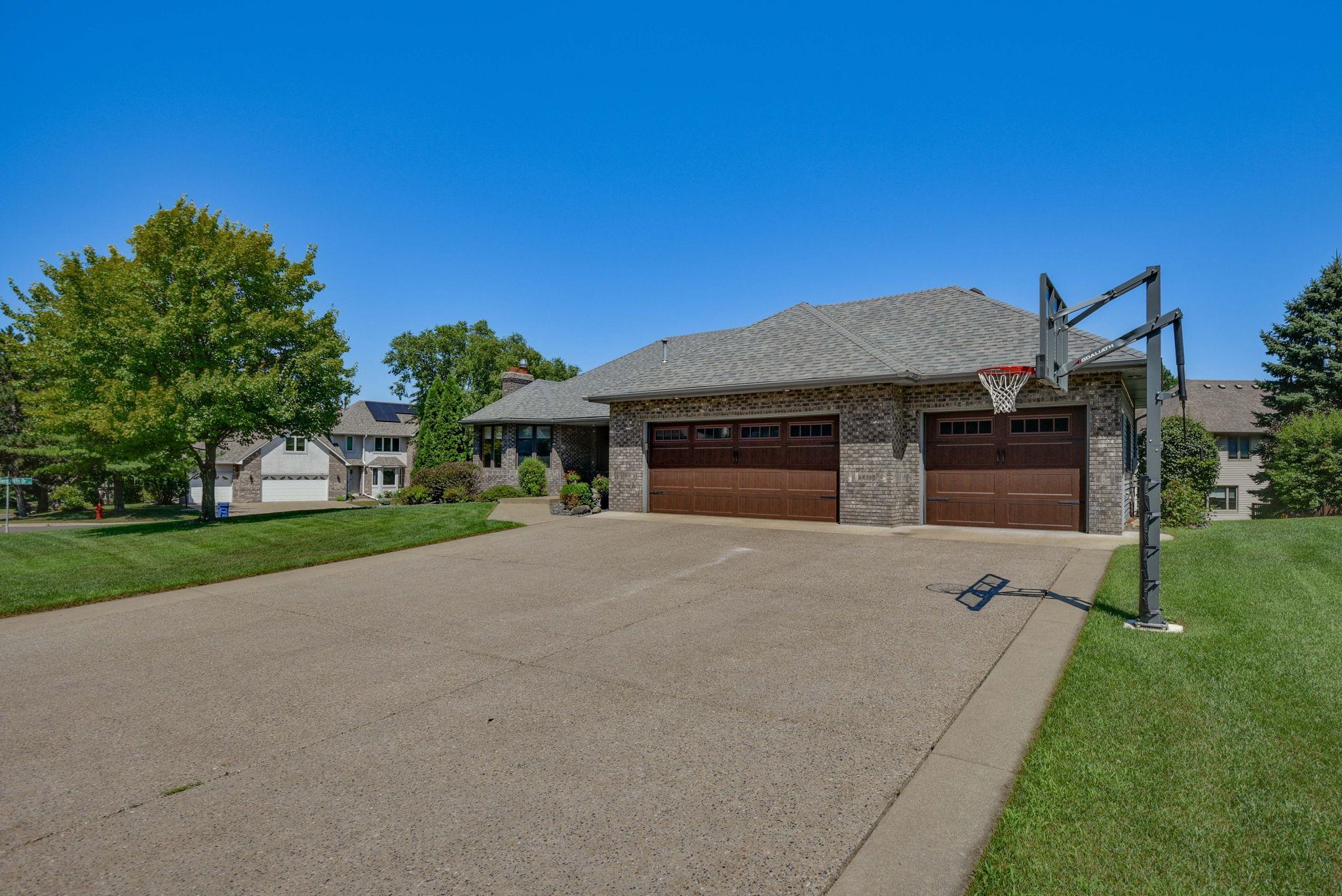 3rd image of 313 Wyndham Cir W, Saint Paul, MN 55112 | MLS# 7109308
