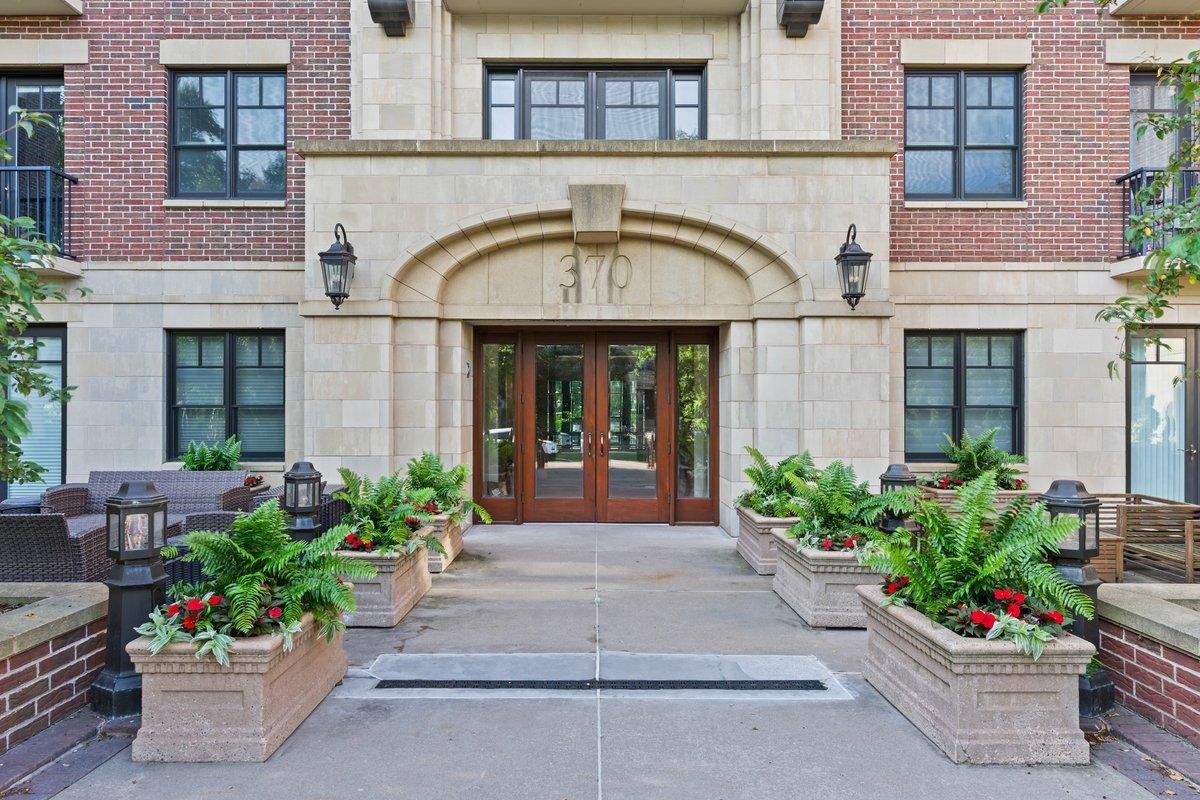 2nd image of 370 Marshall Ave, Saint Paul, MN 55102