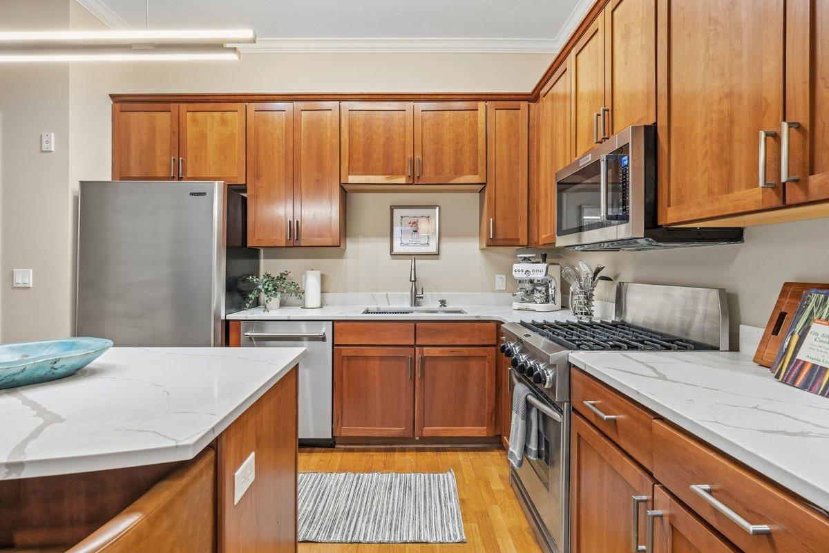 3rd image of 370 Marshall Ave, St. Paul, MN 55102
