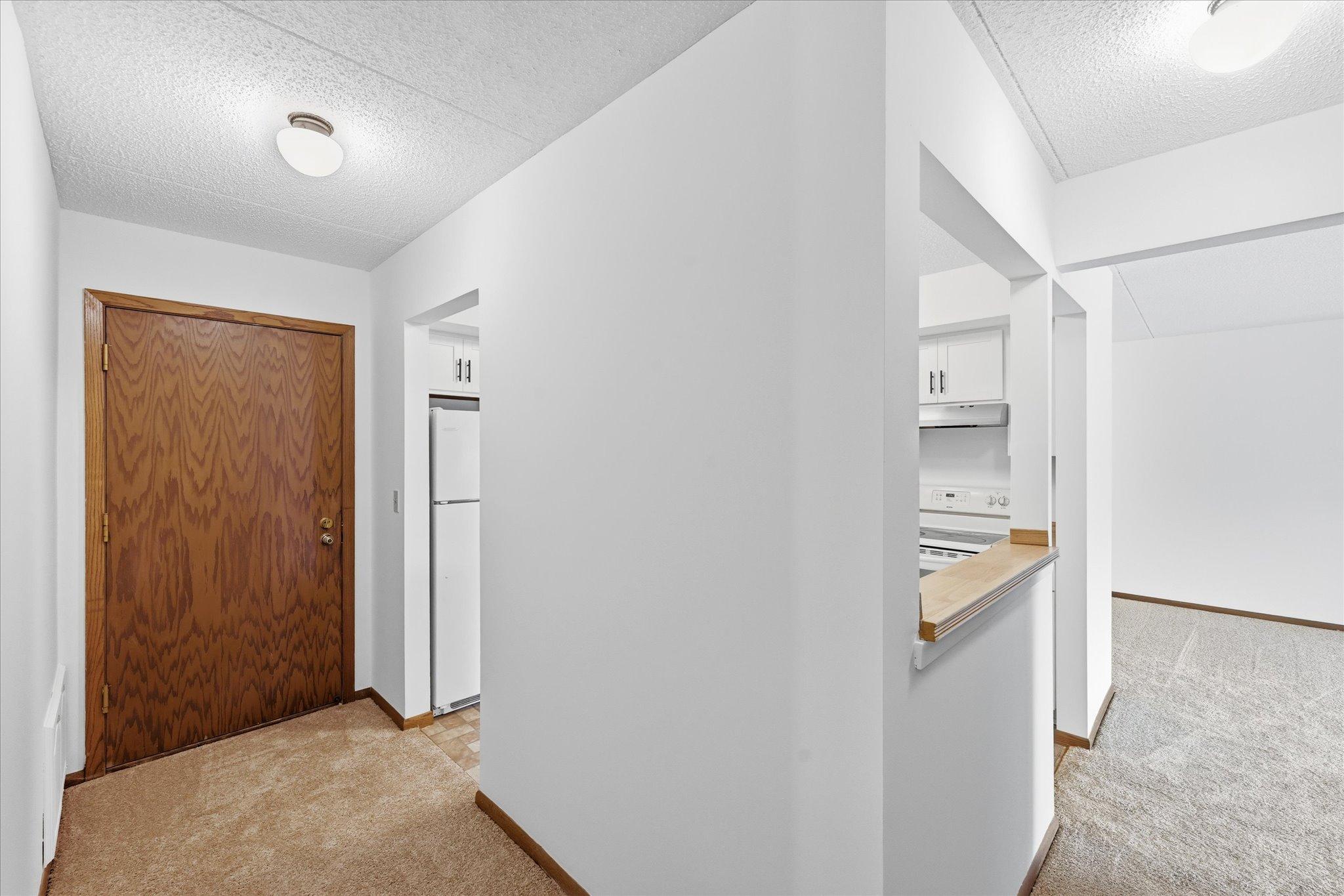 2nd image of 2455 Londin Ln E #417, Saint Paul, MN 55119 | MLS# 7109367