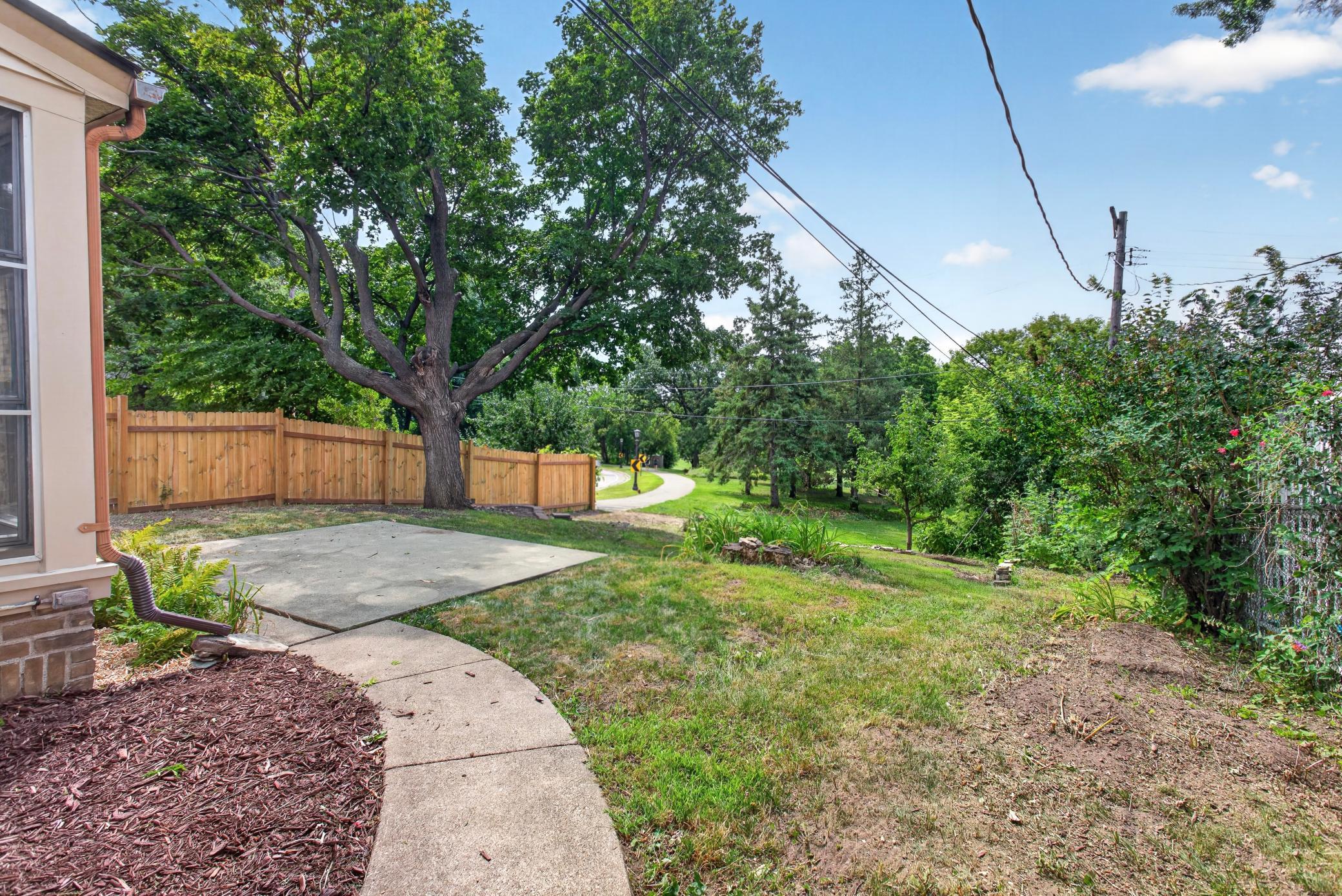3rd image of 1100 Montana Ave W, Saint Paul, MN 55108 | MLS# 7109672