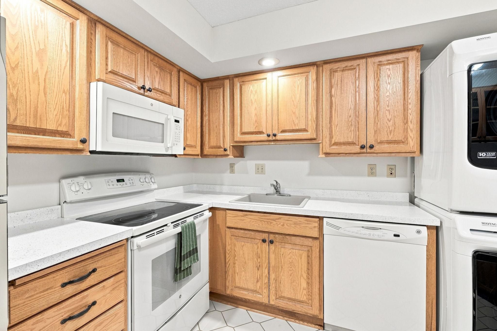 5th image of 12600 Parkwood Dr, Burnsville, MN 55337