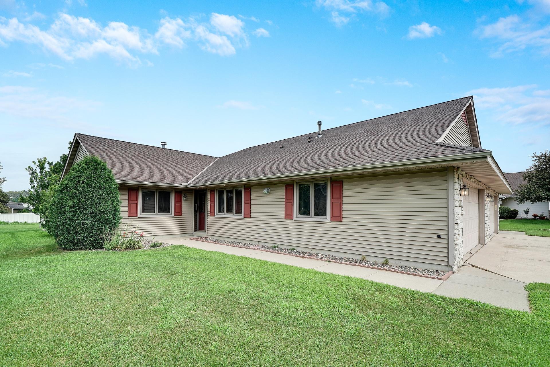 Homes for sale in Hastings, MN | 241 Tuttle Dr, Hastings, MN 55033 | MLS# 7109718