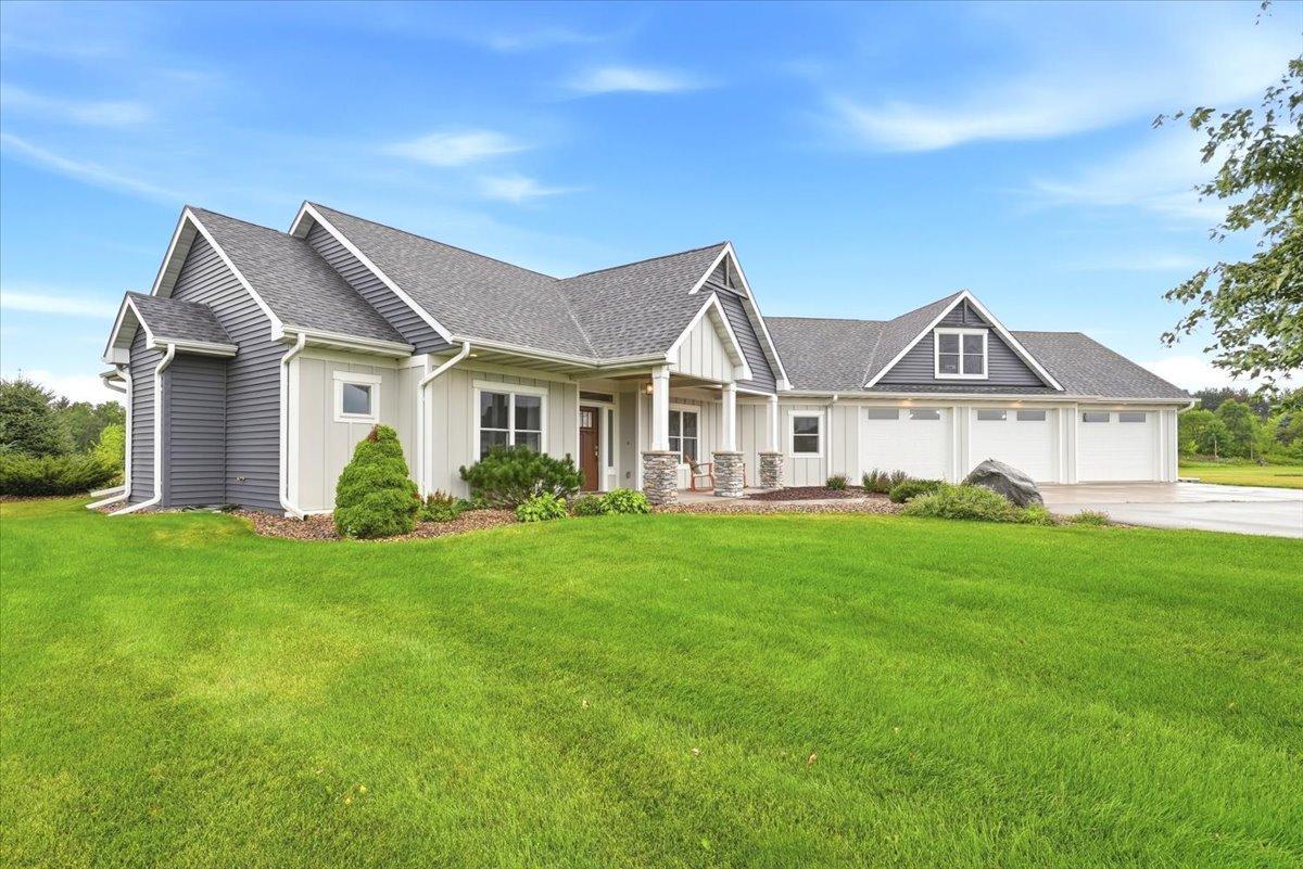 1st image of 984 152nd Ave, New Richmond, WI 54017 | MLS# 7109814