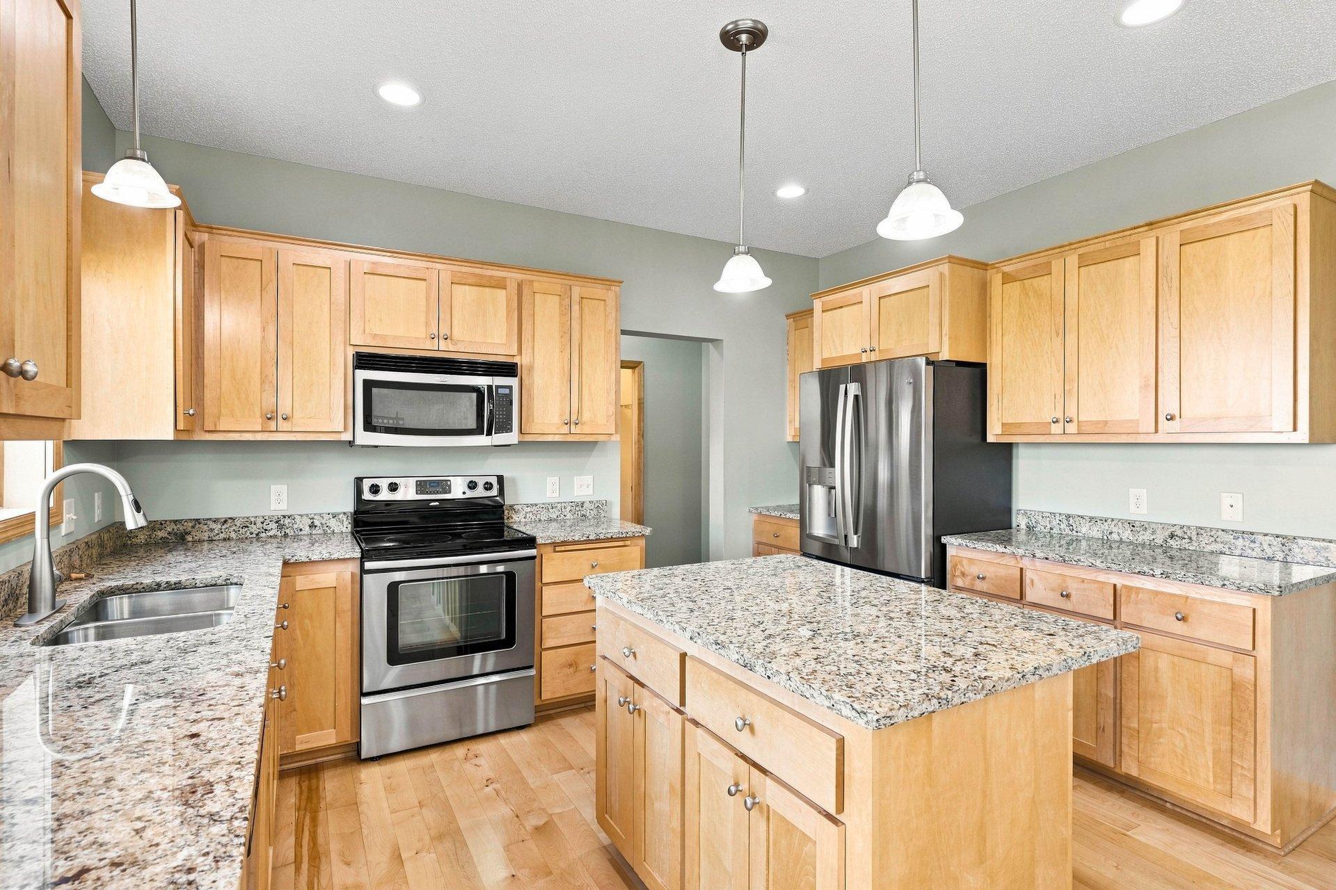 2nd image of 1801 Foothill Trl, Shakopee, MN 55379 | MLS# 7109929