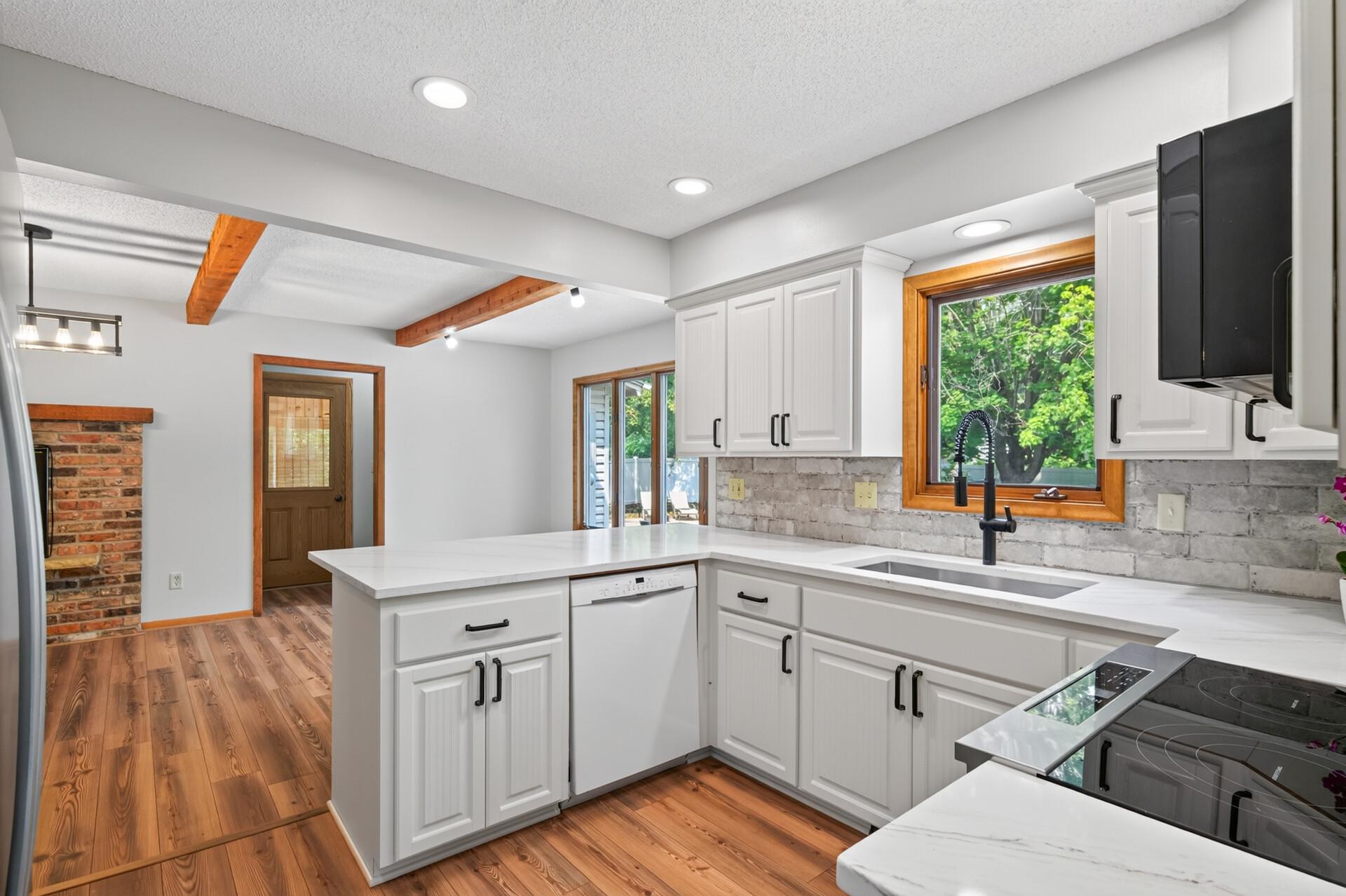 4th image of 4532 Normandale Highlands Dr, Minneapolis, MN 55437 | MLS# 7109939