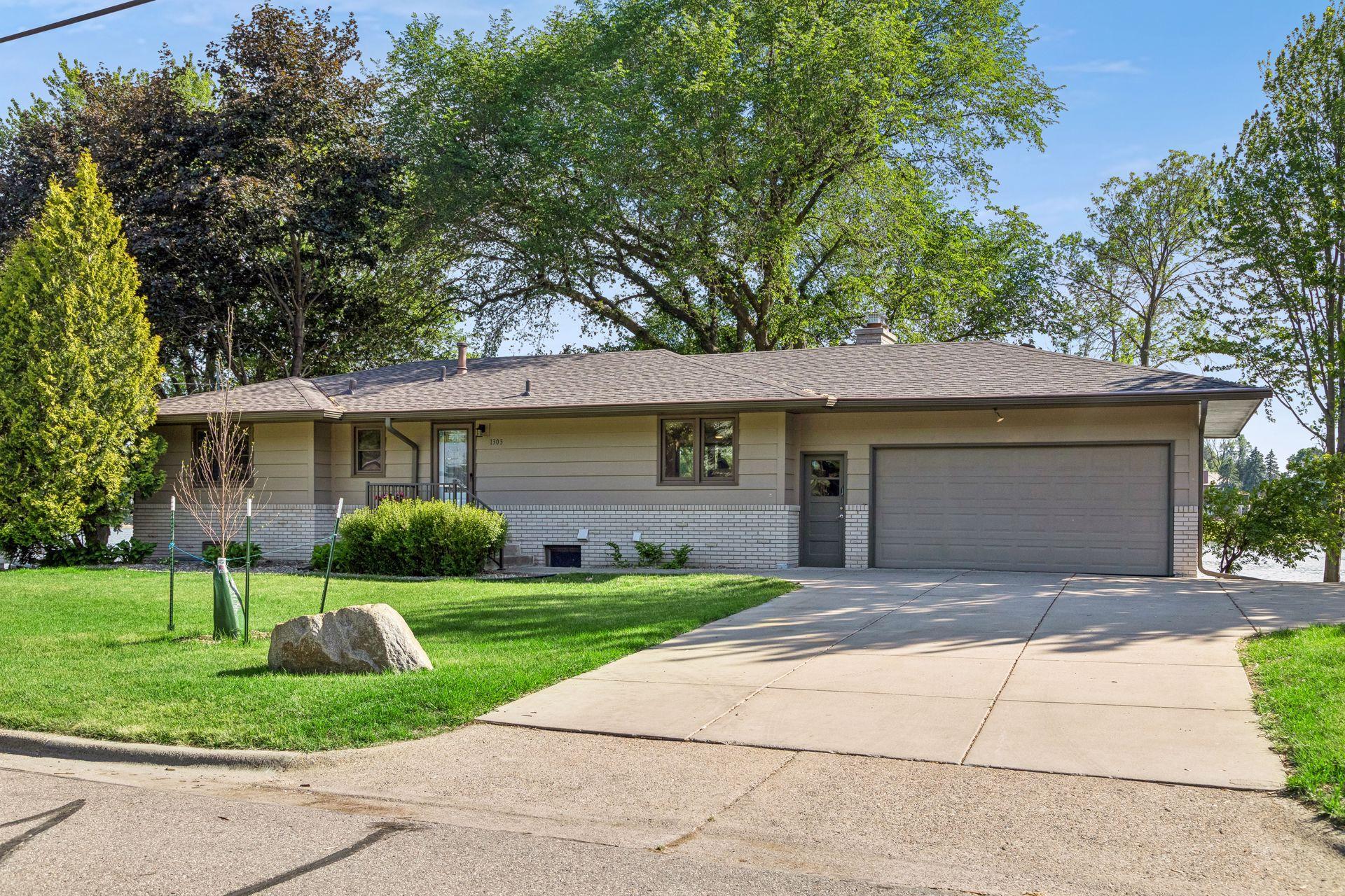 3rd image of 1303 Crystal Lake Rd E, Burnsville, MN 55306 | MLS# 7109999