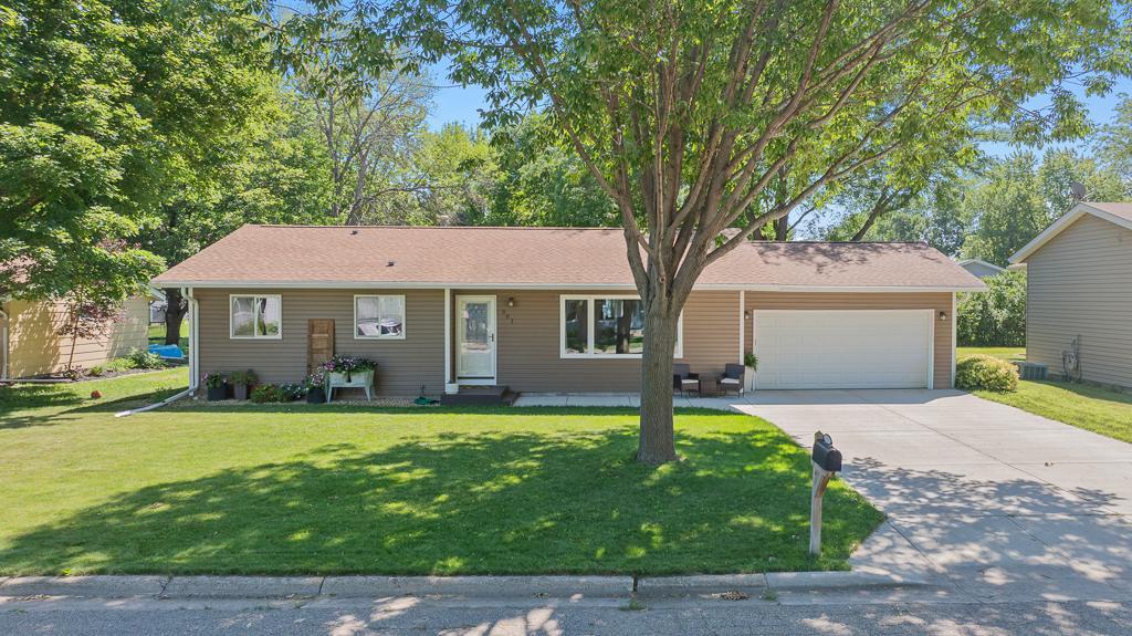 2nd image of 901 Columbine Dr, Marshall, MN 56258 | MLS# 7110037