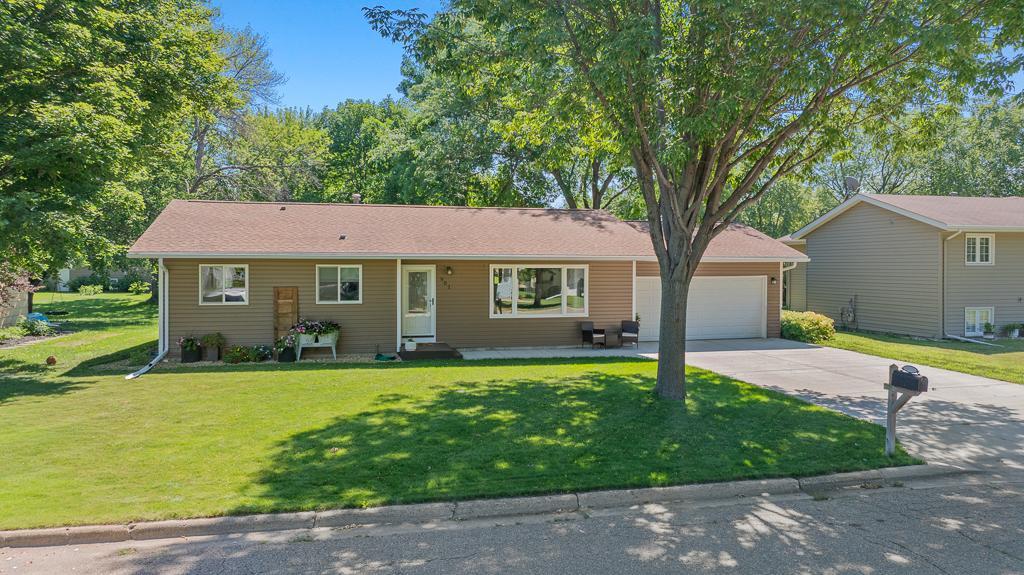 1st image of 901 Columbine Dr, Marshall, MN 56258 | MLS# 7110037