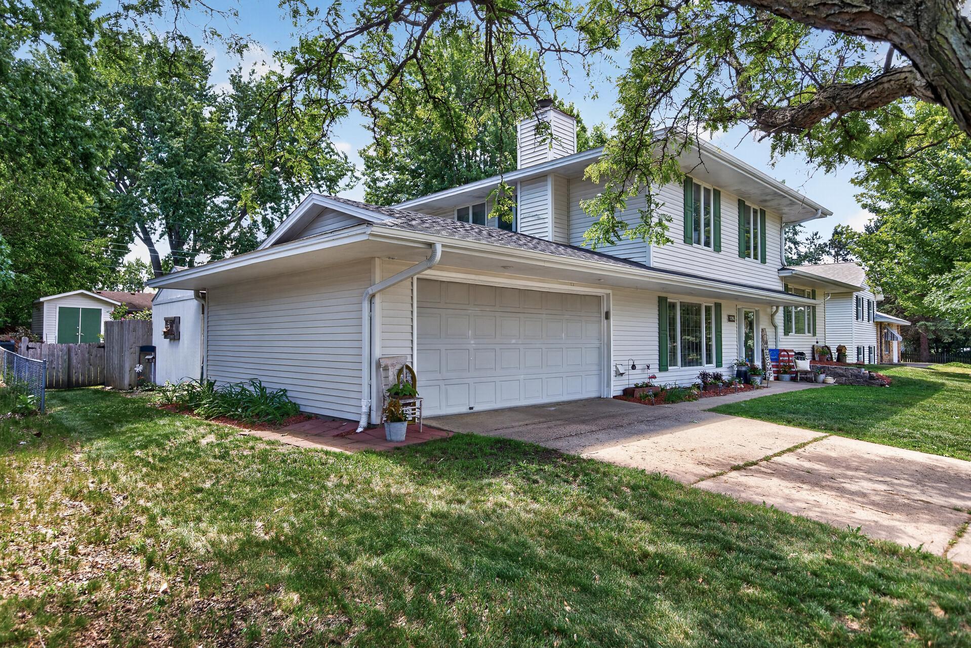 3rd image of 1094 Lowell Dr, Saint Paul, MN 55124 | MLS# 7110117