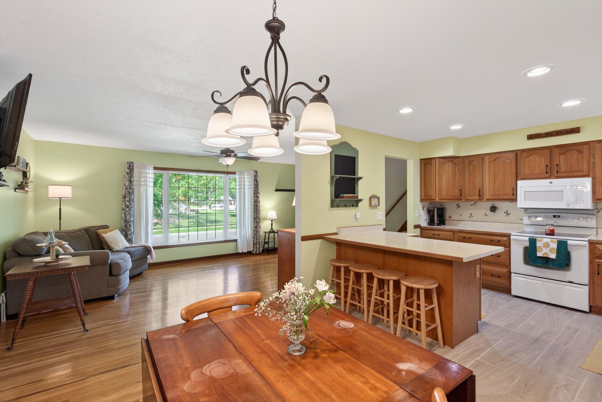 1st image of 1094 Lowell Dr, Saint Paul, MN 55124 | MLS# 7110117