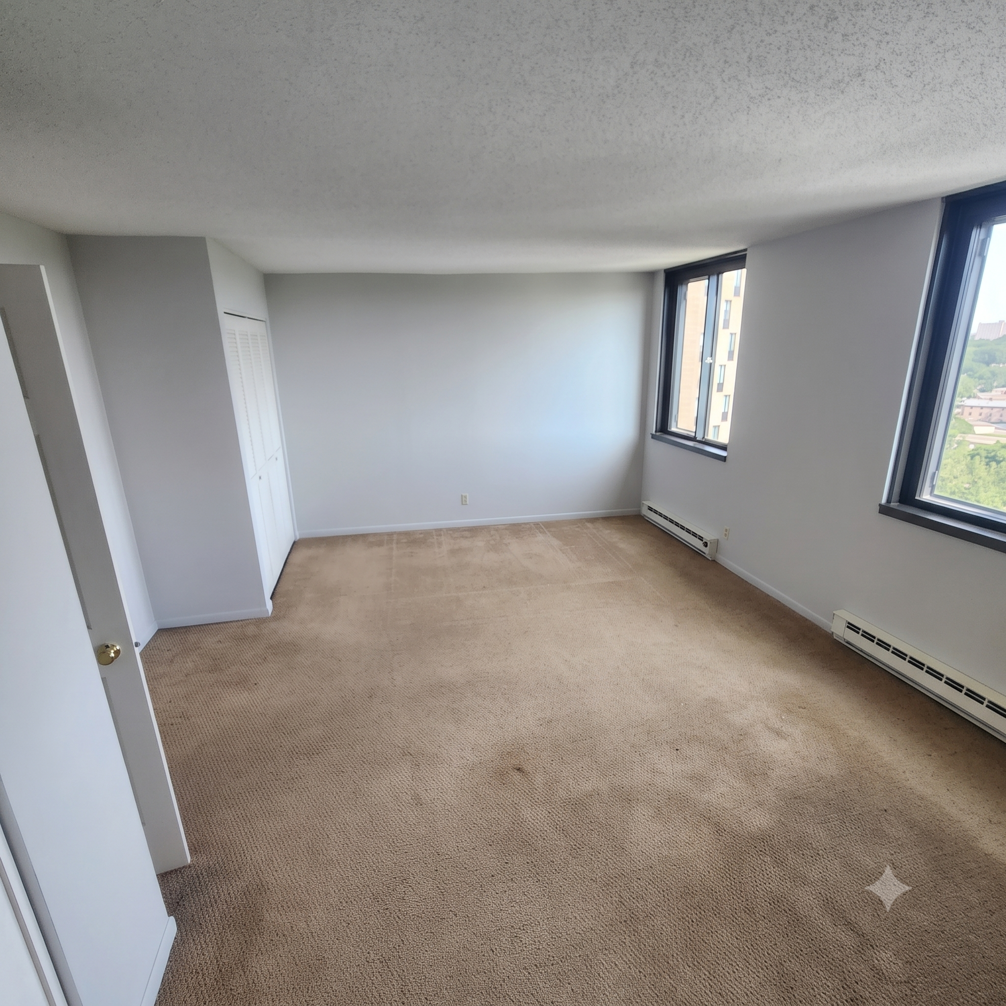 2nd image of 1181 Edgcumbe Rd, Saint Paul, MN 55105