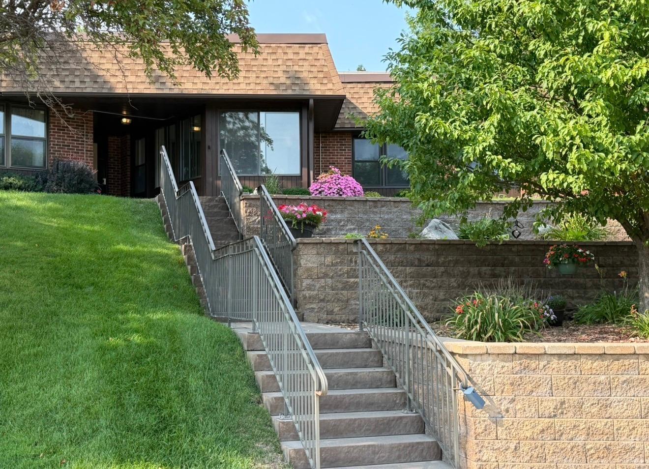 1st image of 909 Luther Pl #102, Albert Lea, MN 56007 | MLS# 7110151