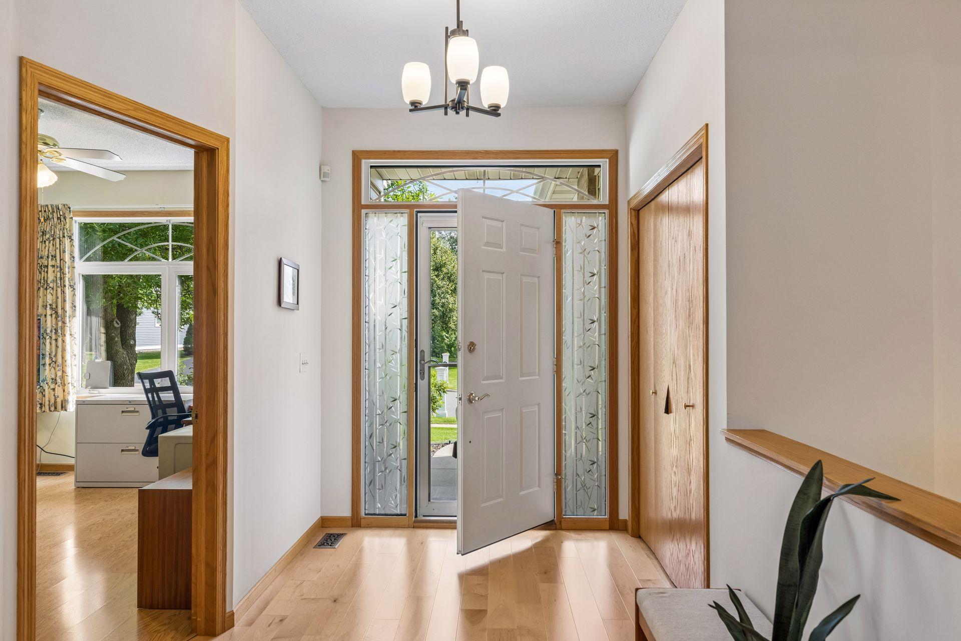 4th image of 810 Monet Ct, Mendota Heights, MN 55120 | MLS# 7110545