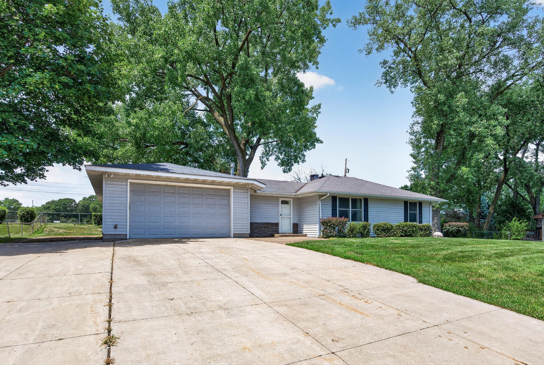 Homes for sale in New Brighton, MN | 922 23rd Ave Nw, New Brighton, MN 55112 | MLS# 7110569
