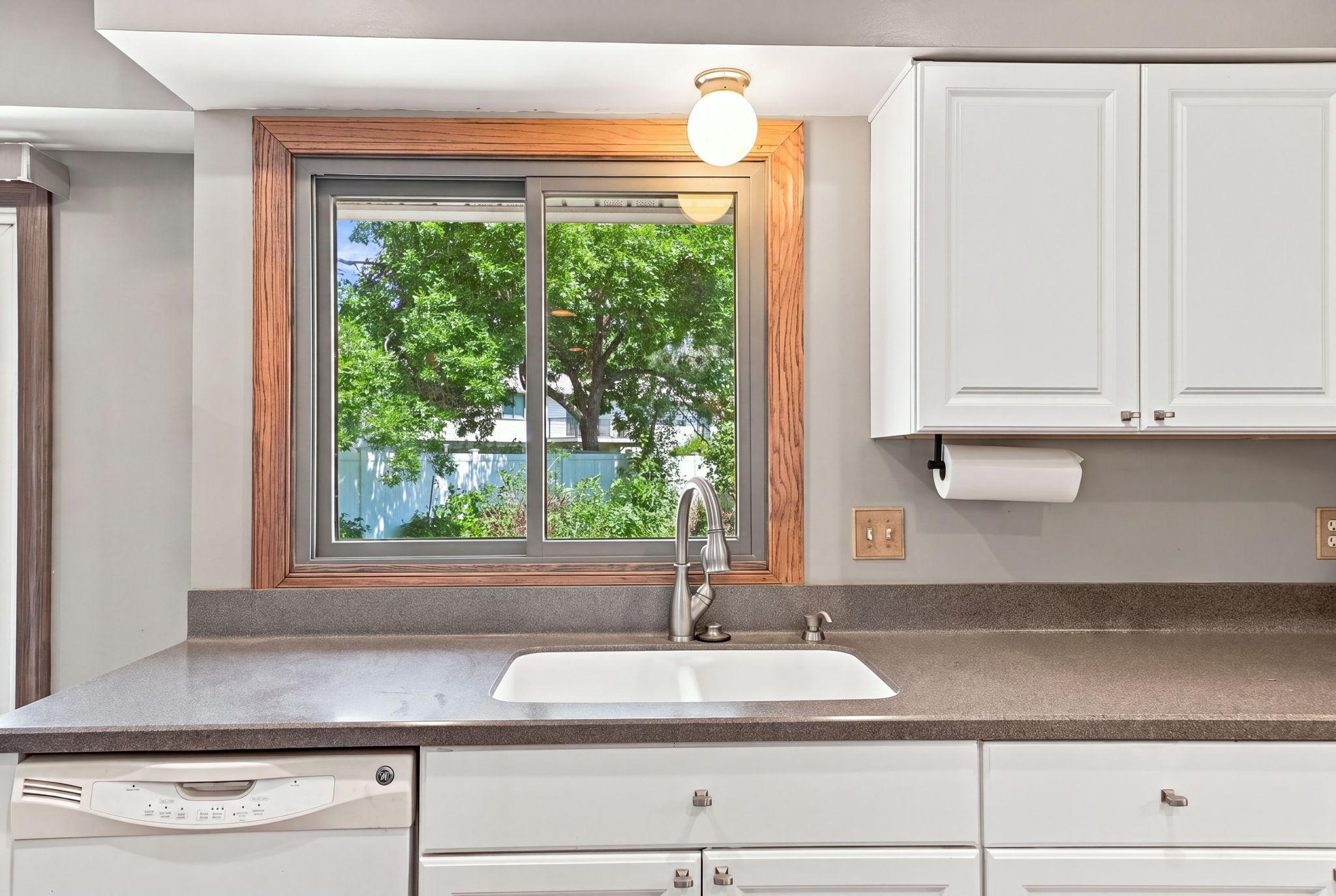 3rd image of 6600 Stratford Rd, Saint Paul, MN 55125 | MLS# 7110593