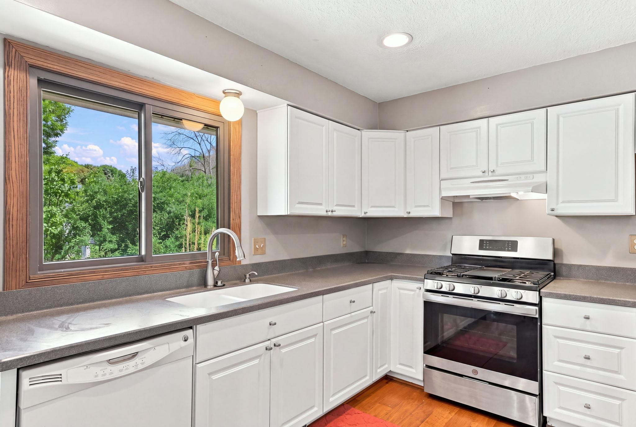 4th image of 6600 Stratford Rd, Saint Paul, MN 55125 | MLS# 7110593