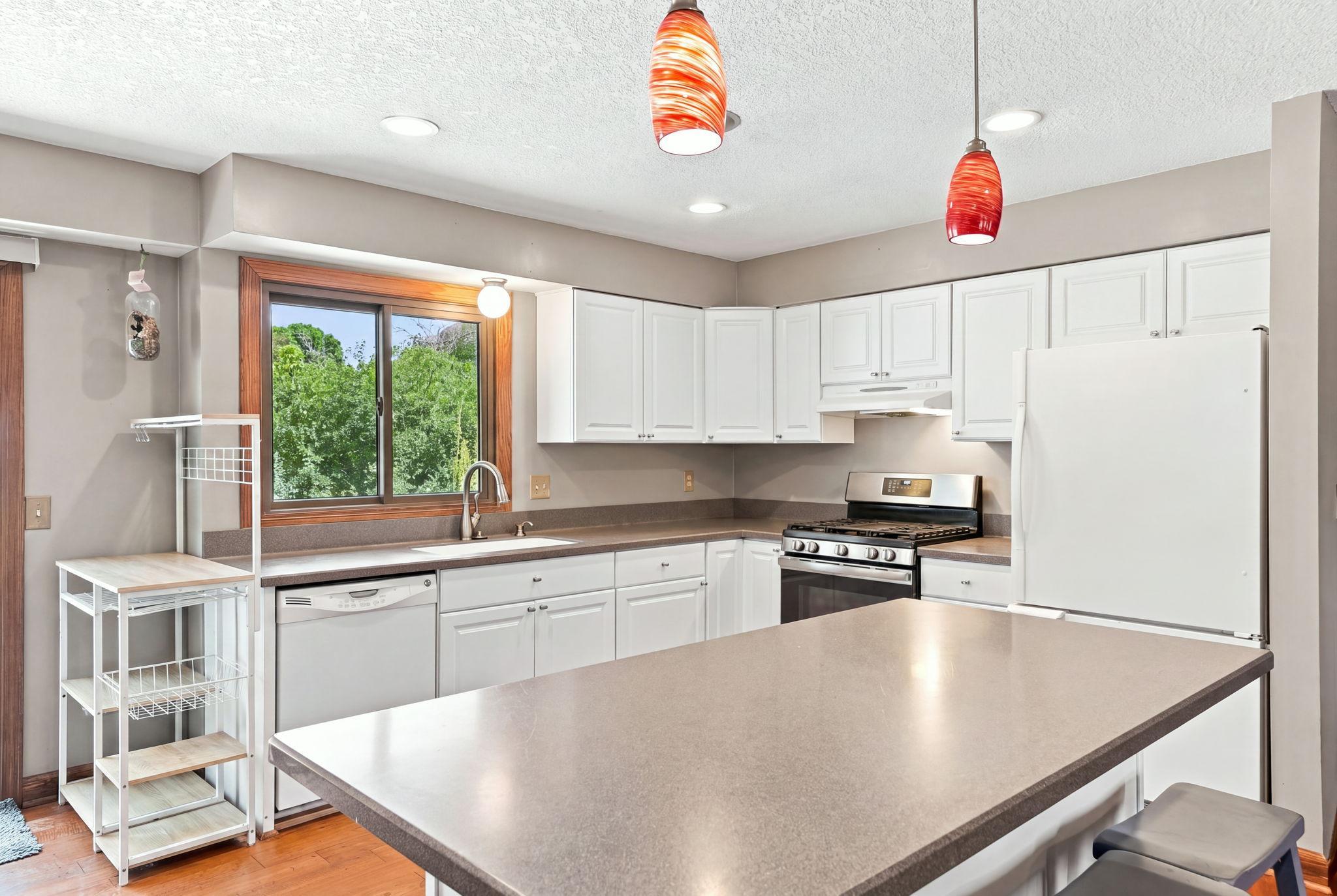 2nd image of 6600 Stratford Rd, Saint Paul, MN 55125 | MLS# 7110593
