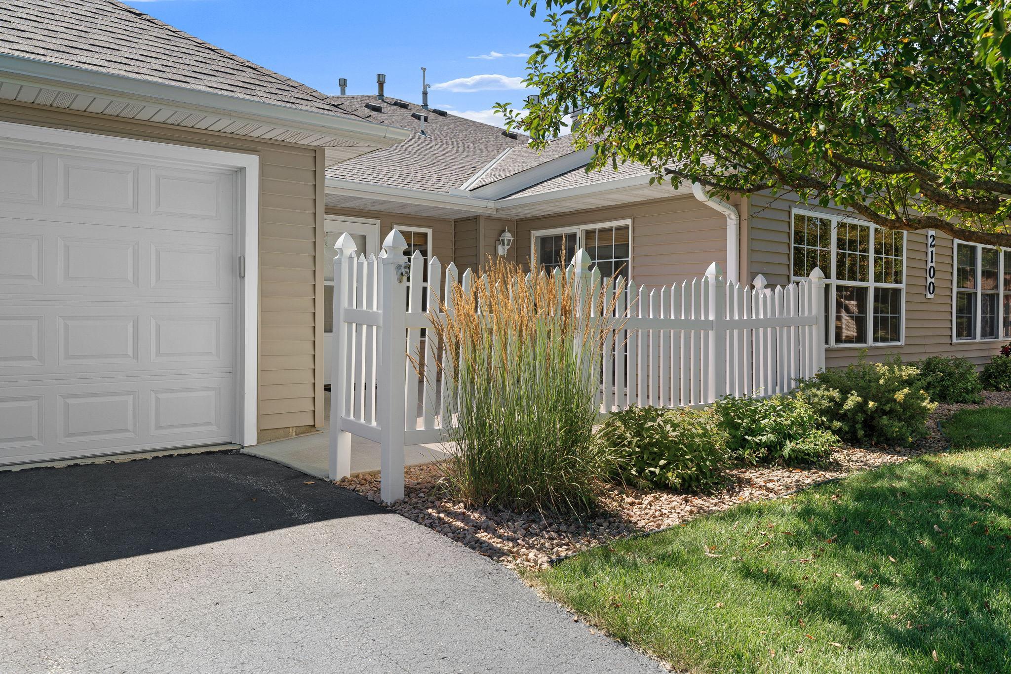 3rd image of 2100 Oak Tree Ln #B, Austin, MN 55912 | MLS# 7110604