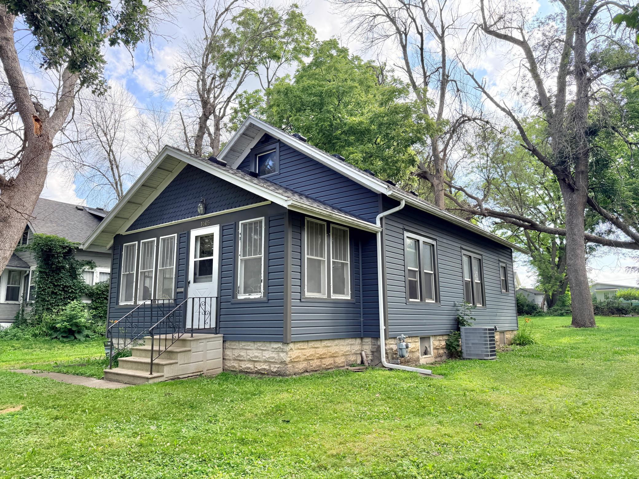 2nd image of 1405 S Broadway Ave, Albert Lea, MN 56007 | MLS# 7110653