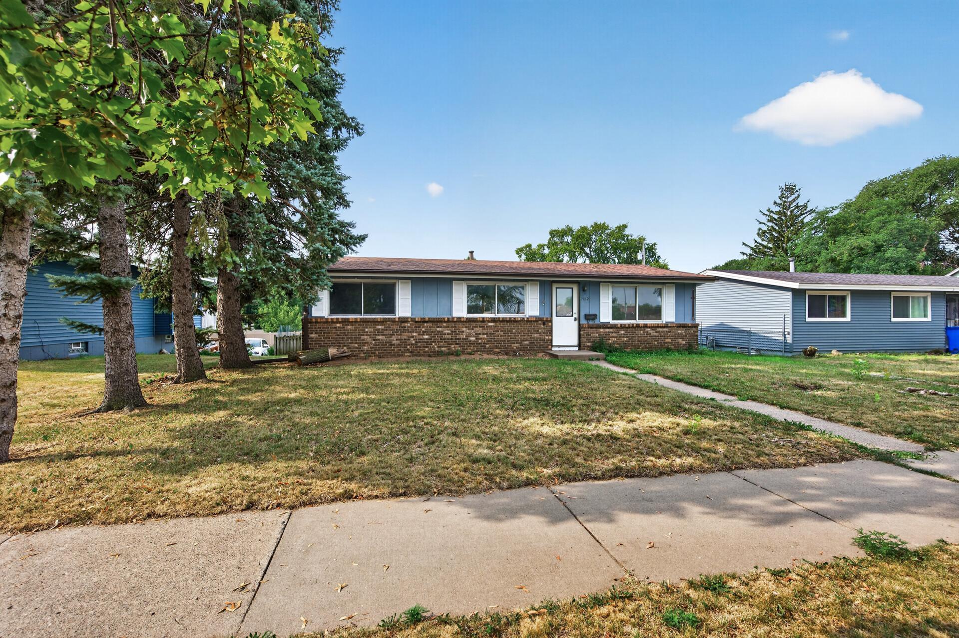 3rd image of 1582 3Rd St E, Saint Paul, MN 55106 | MLS# 7110663