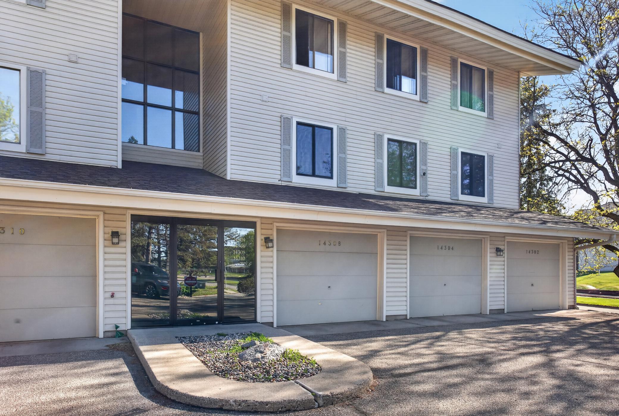 Homes for sale in Eden Prairie, MN | 14302 Fairway Dr, Eden Prairie, MN 55344 | MLS# 7110932