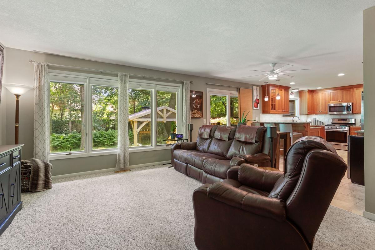 3rd image of 2685 Glenbrook Ave N, Saint Paul, MN 55128 | MLS# 7111032