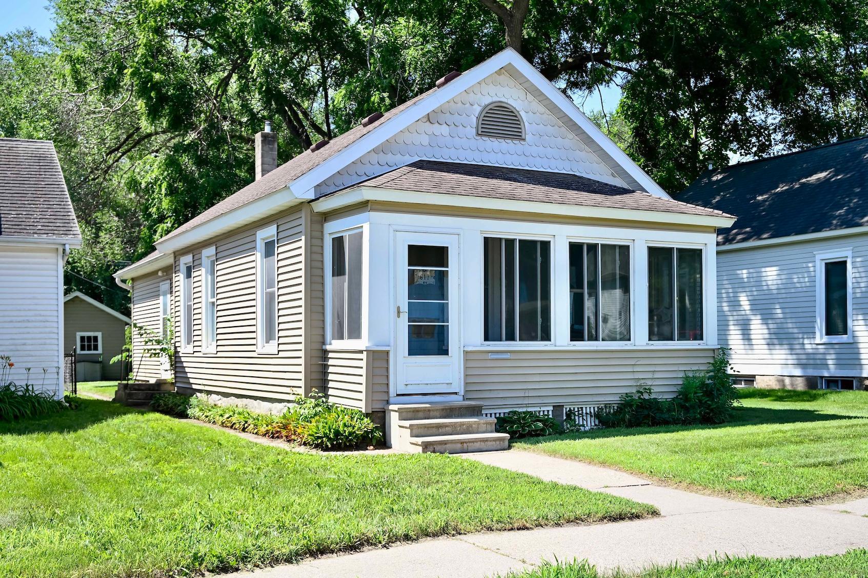 1st image of 617 W Howard St, Winona, MN 55987 | MLS# 7111037