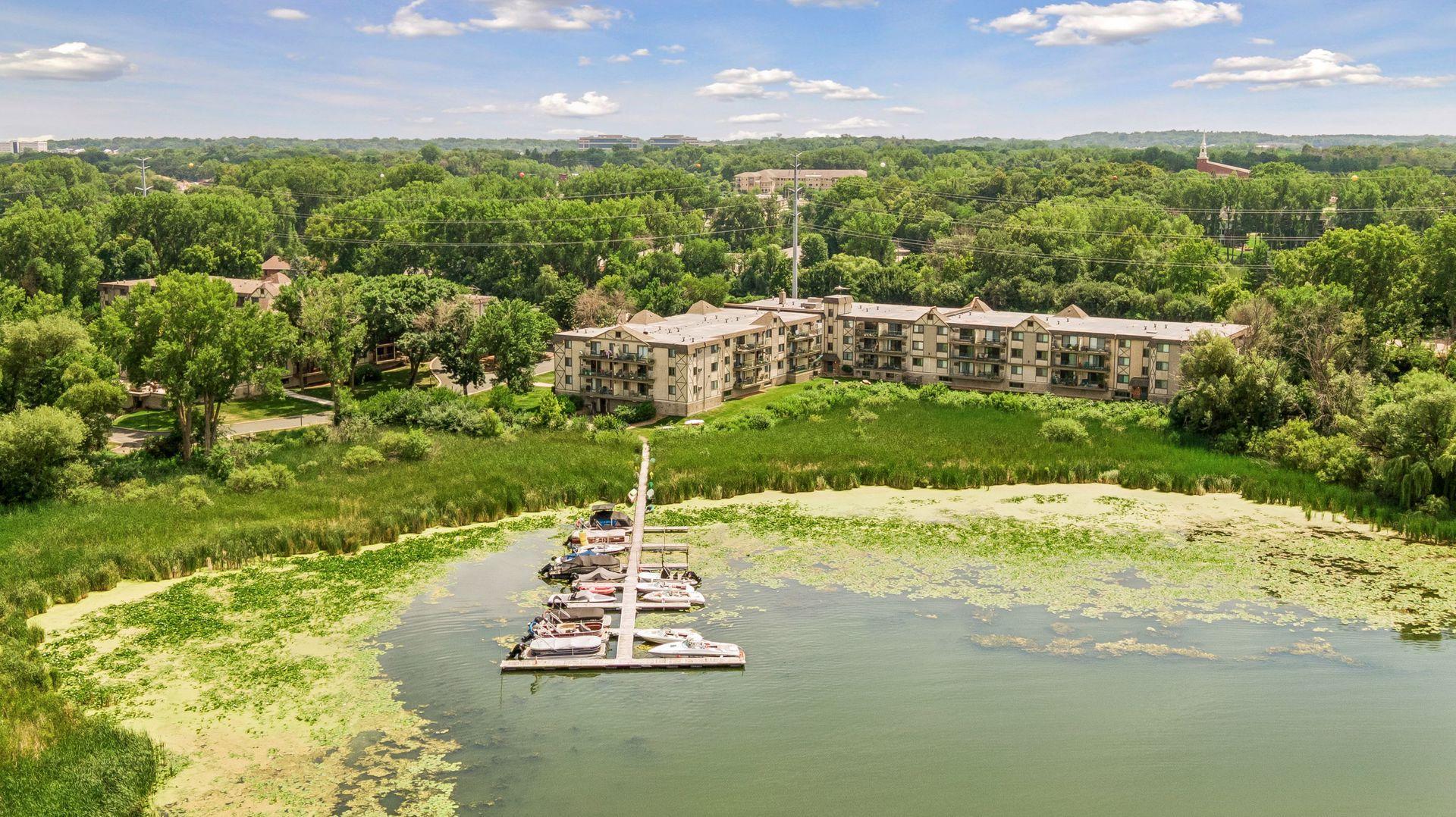 3rd image of 1304 W Medicine Lake Dr #320, Minneapolis, MN 55441 | MLS# 7111038