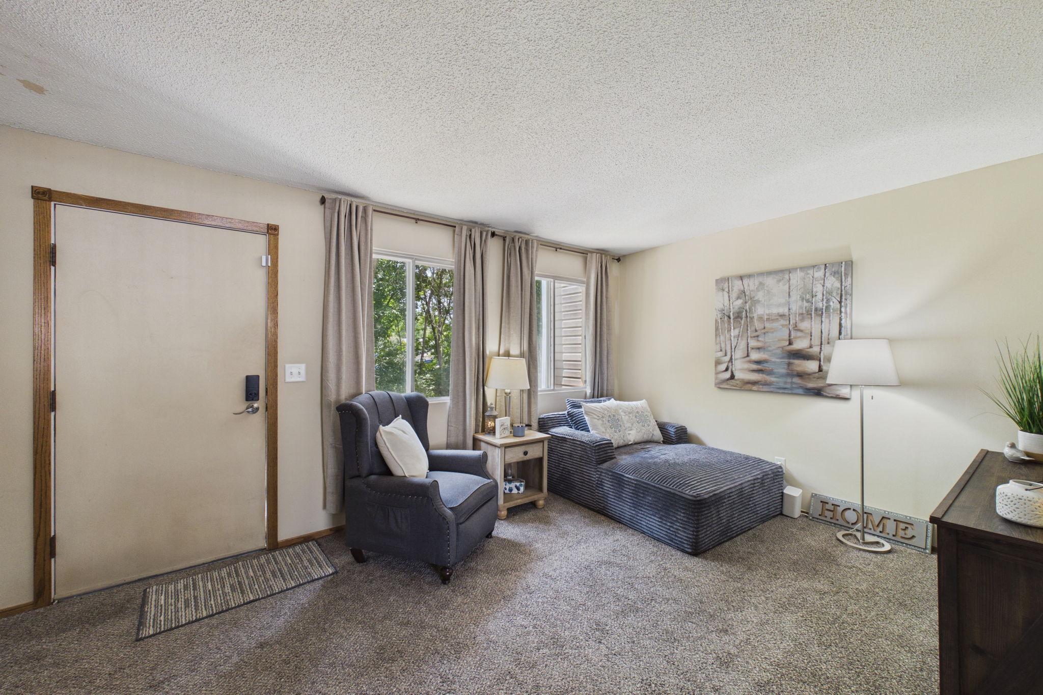 4th image of 1467 Goodwin Ave N, Saint Paul, MN 55128 | MLS# 7111044