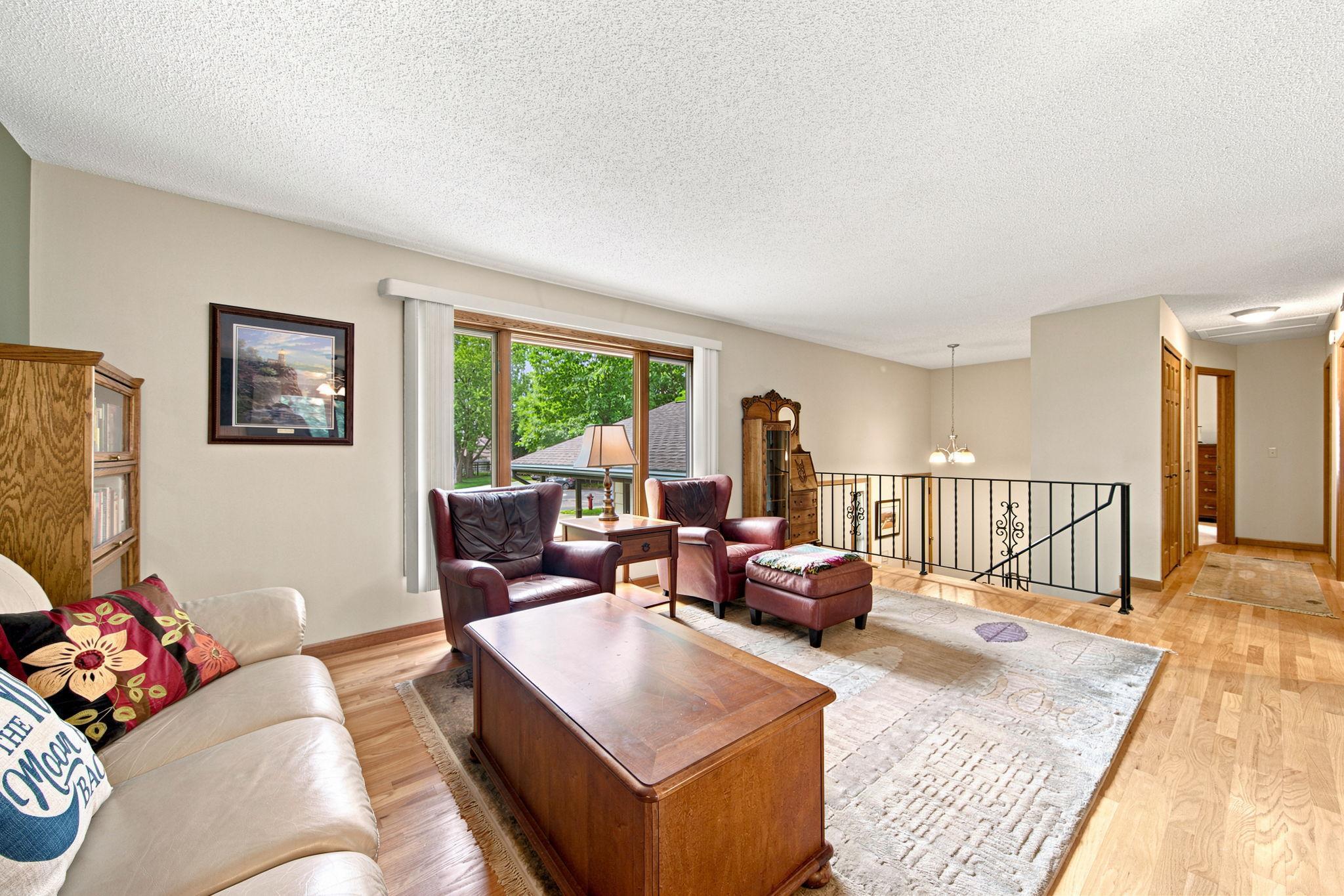2nd image of 8033 Dakota Ln, Chanhassen, MN 55317 | MLS# 7111045