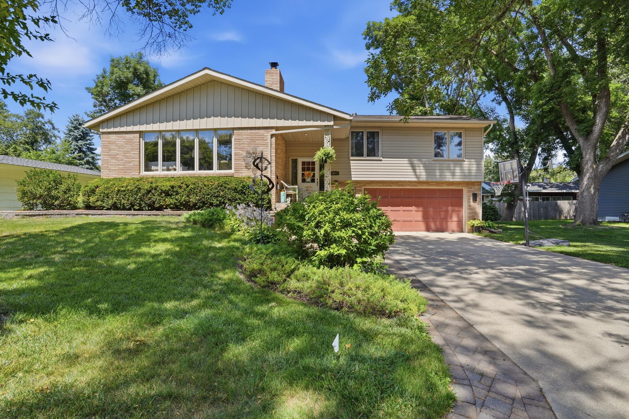 2nd image of 920 Meadow Ln, Willmar, MN 56201 | MLS# 7111118