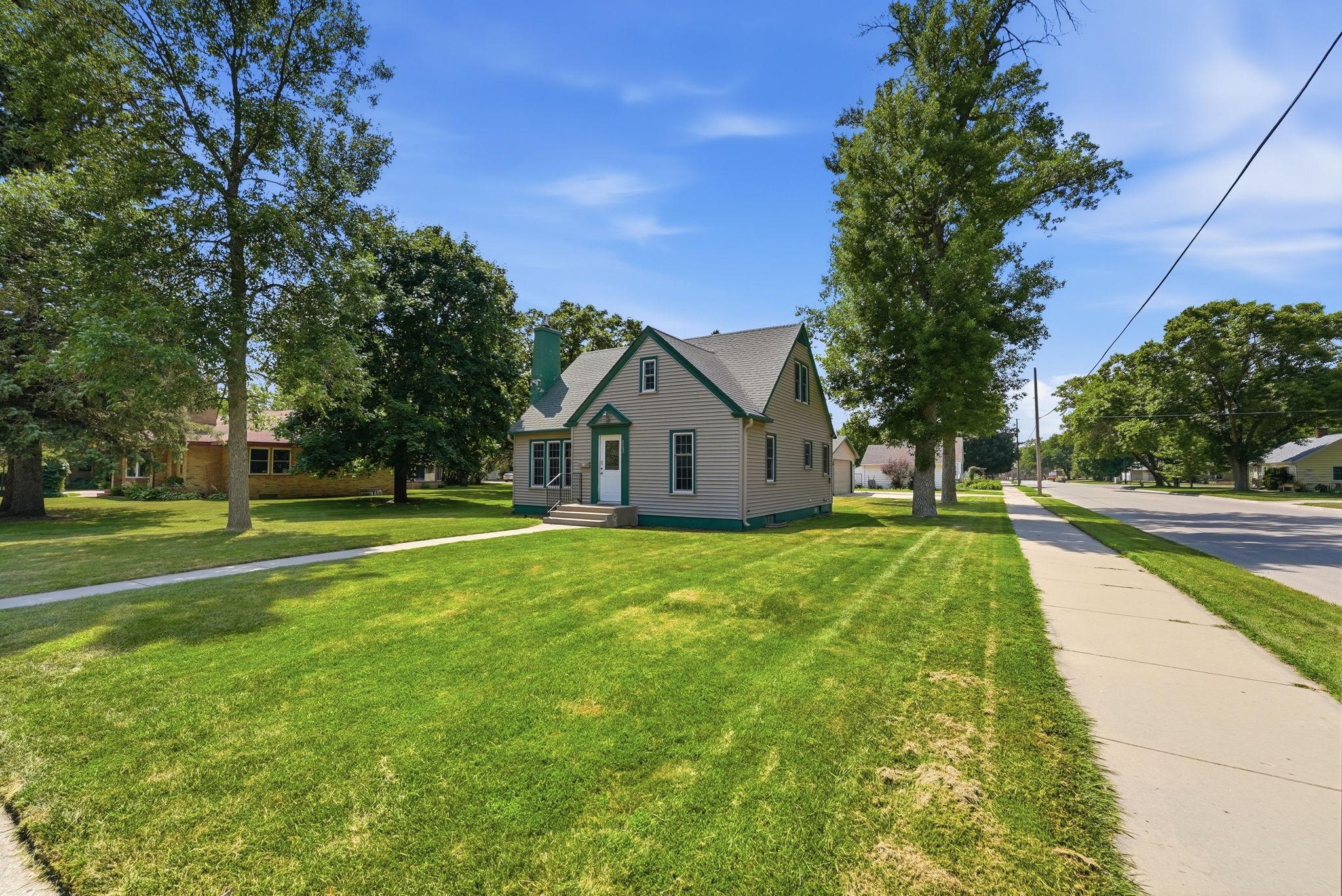 3rd image of 1002 Cedar St, Alexandria, MN 56308 | MLS# 7111158