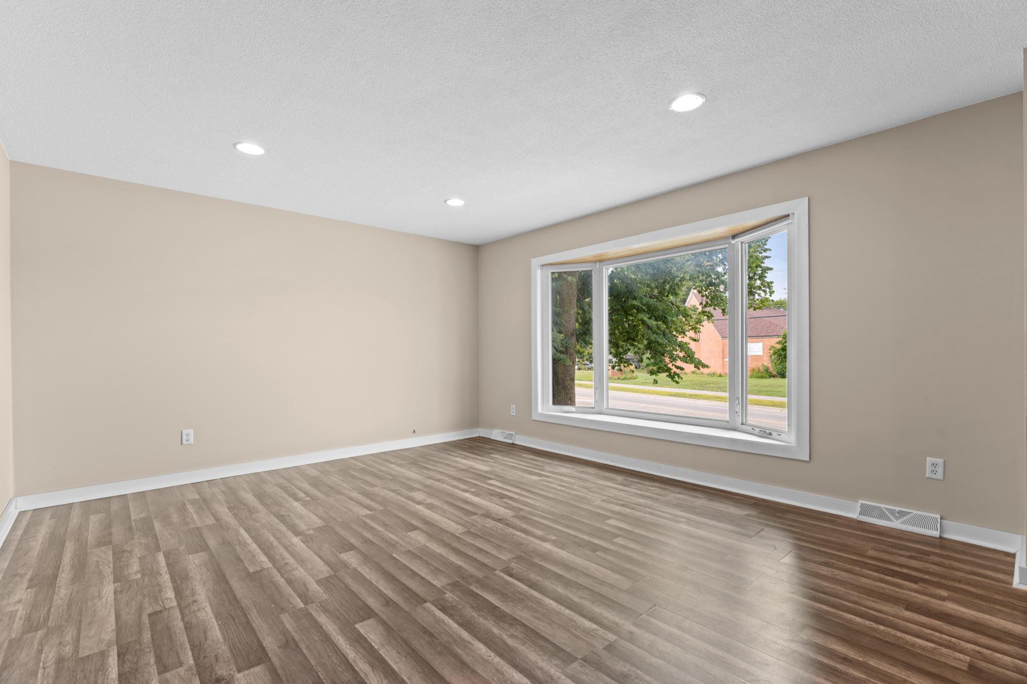 2nd image of 3816 18th Ave Nw, Rochester, MN 55901 | MLS# 7111216