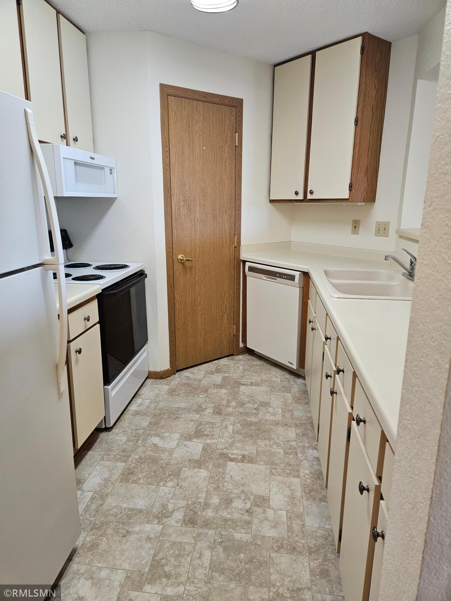 2nd image of 12575 Pleasant Avenue #305, Burnsville, MN 55337 | MLS# 7111277