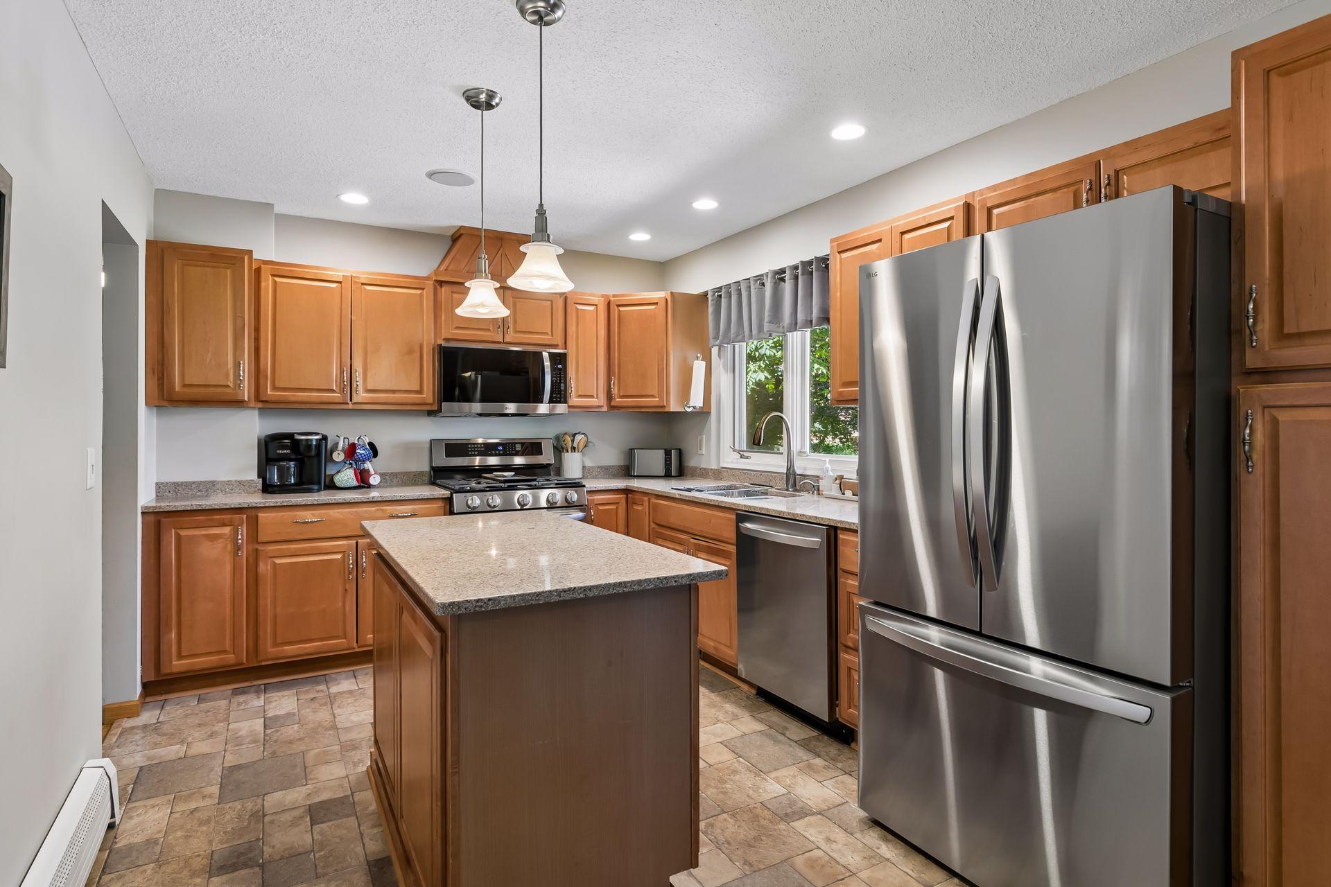 2nd image of 2006 River Hills Dr, Burnsville, MN 55337 | MLS# 7111322