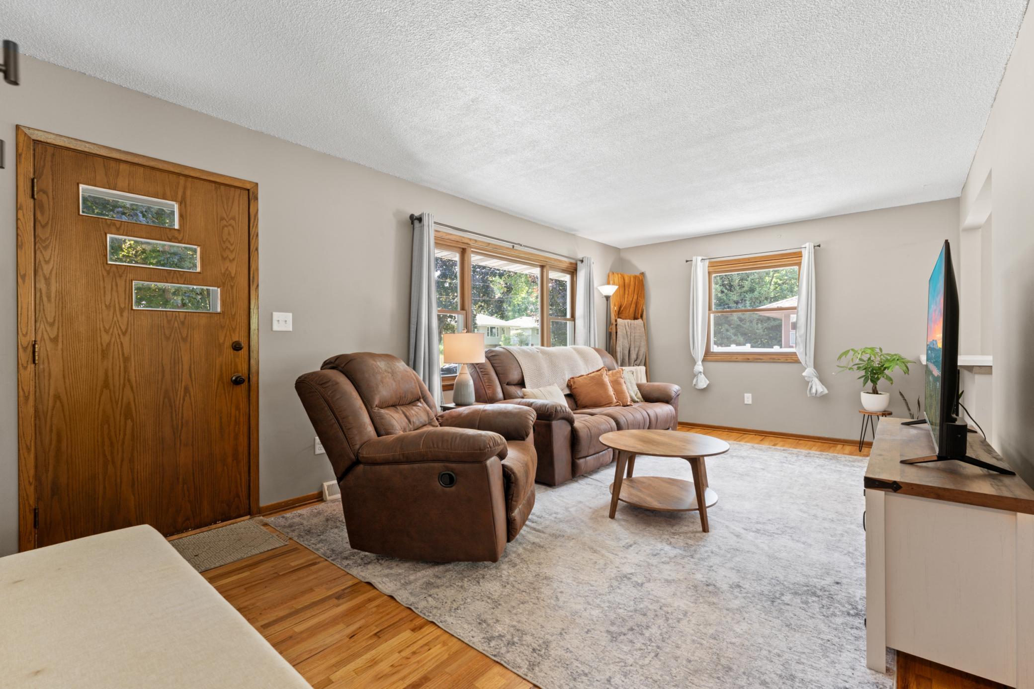 2nd image of 2309 24th St Nw, Rochester, MN 55901 | MLS# 7111324
