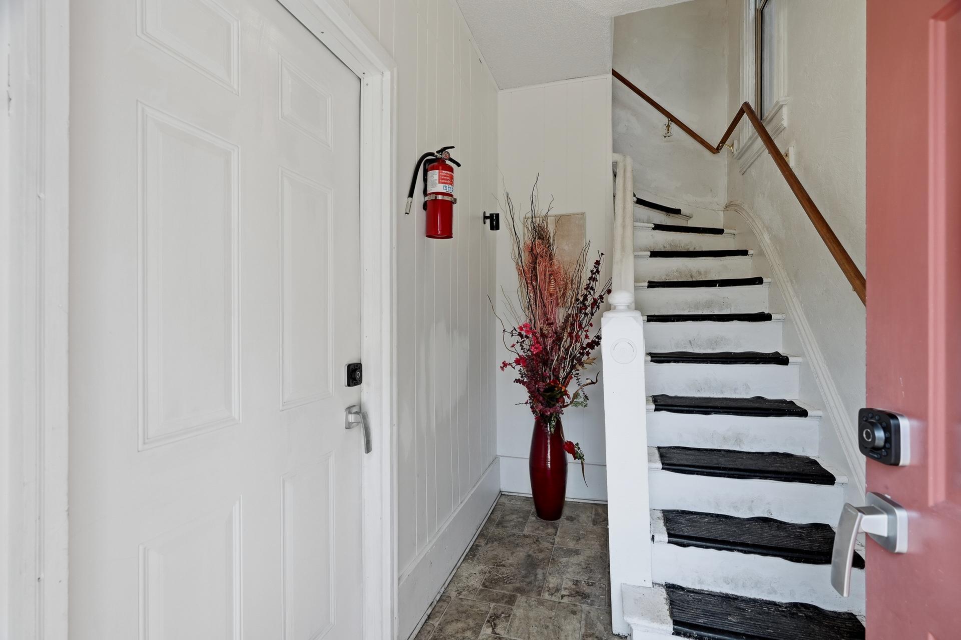 2nd image of 53 Dale St N, Saint Paul, MN 55102 | MLS# 7111351