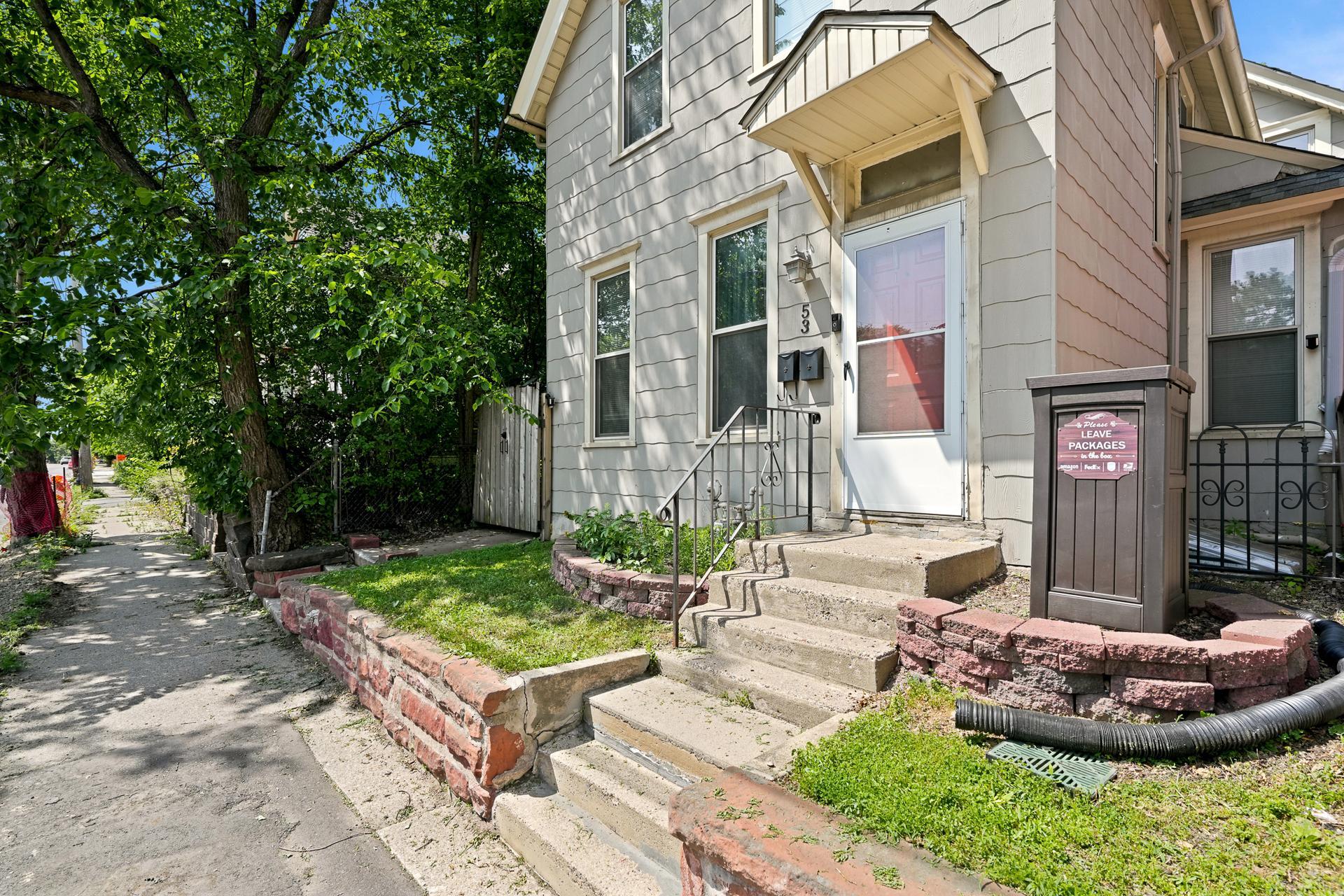 1st image of 53 Dale St N, Saint Paul, MN 55102 | MLS# 7111351