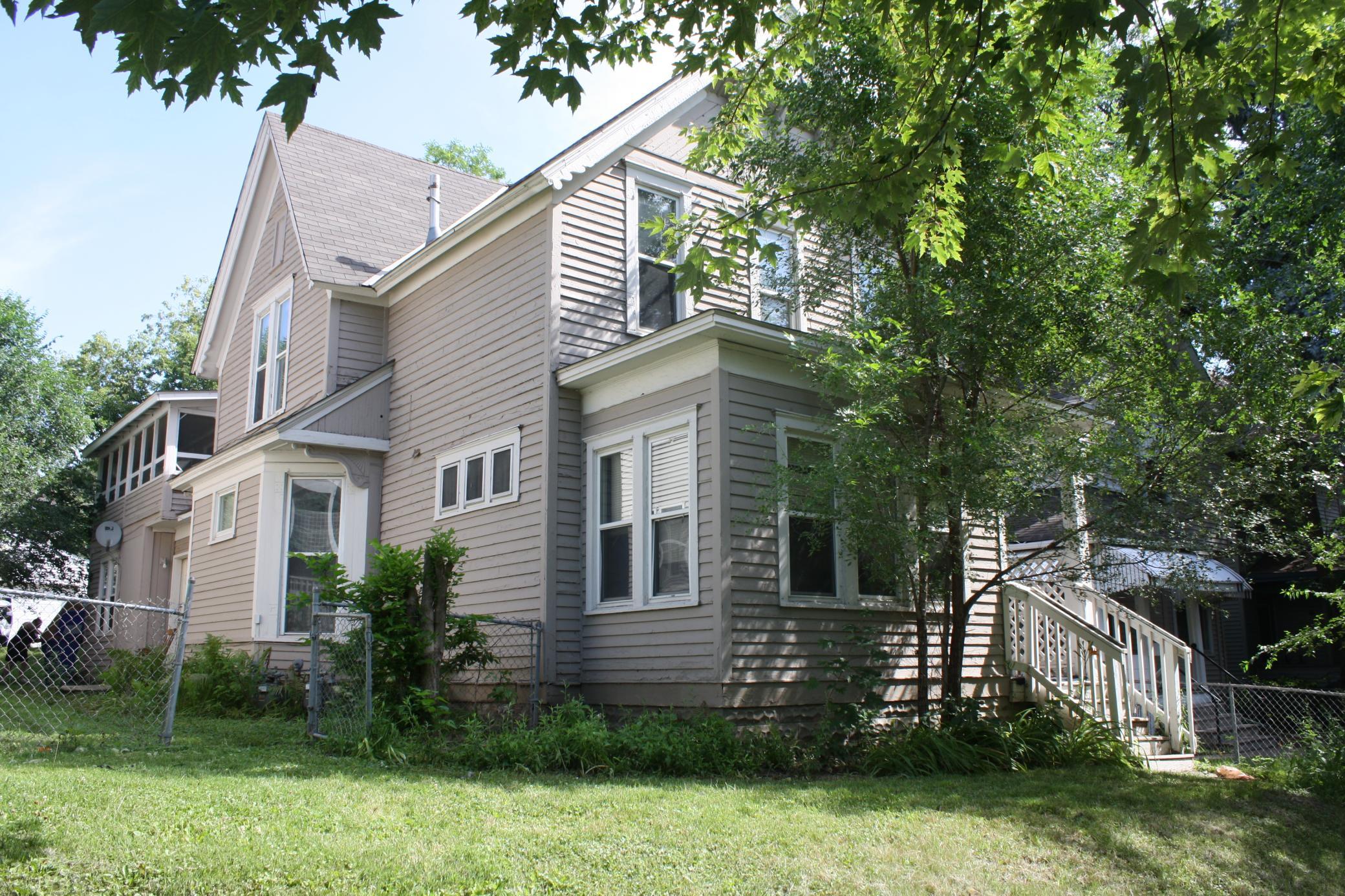 1st image of 833 3rd St E, Saint Paul, MN 55106 | MLS# 7111352