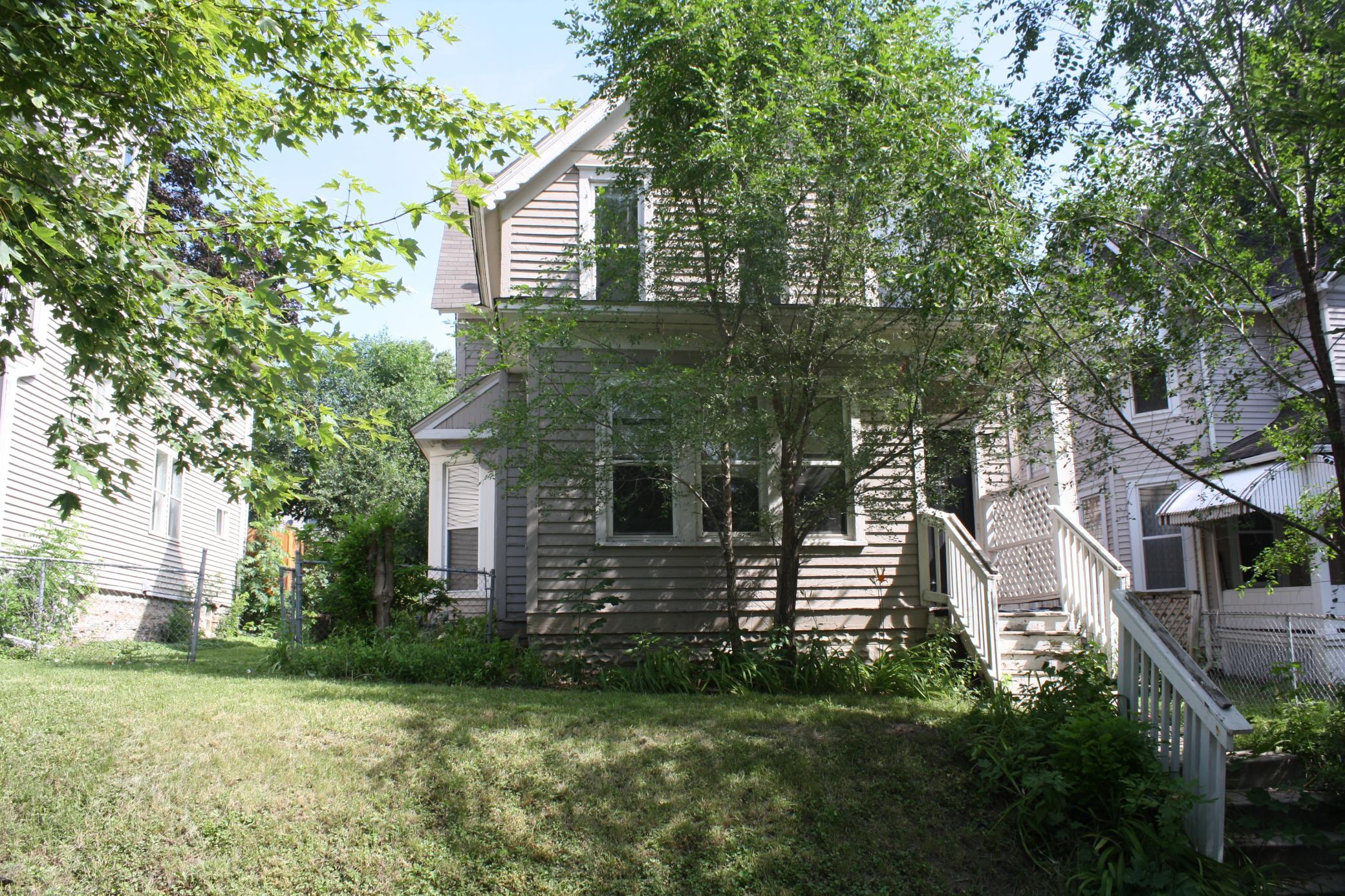 2nd image of 833 3rd St E, Saint Paul, MN 55106 | MLS# 7111352