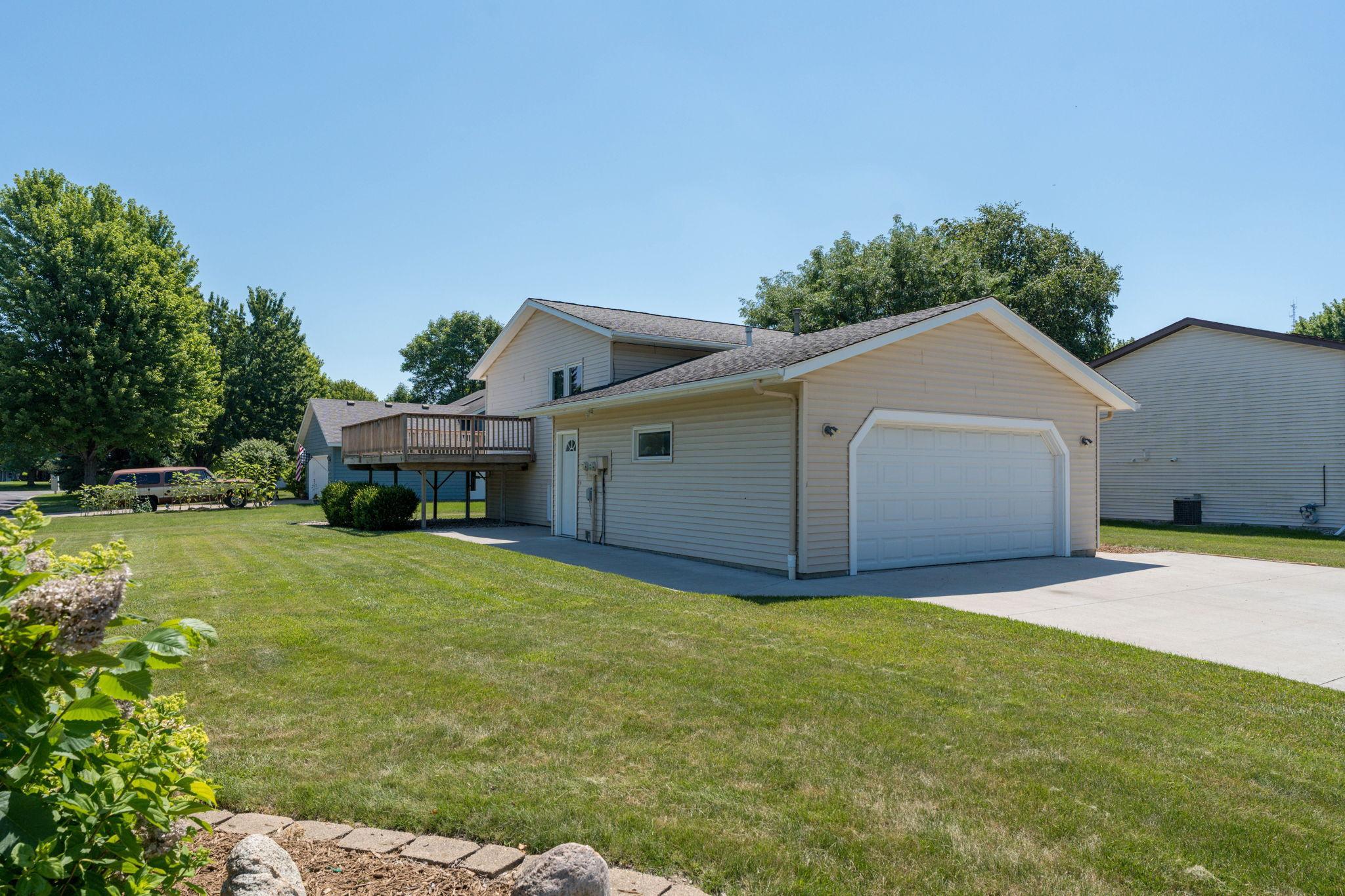 2nd image of 1655 Valley View Dr, North Mankato, MN 56003 | MLS# 7111367