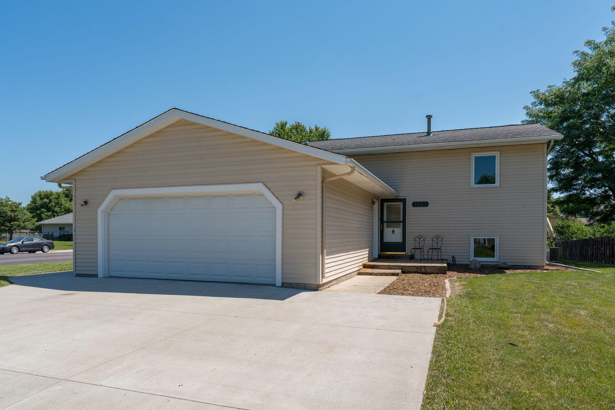 1st image of 1655 Valley View Dr, North Mankato, MN 56003 | MLS# 7111367