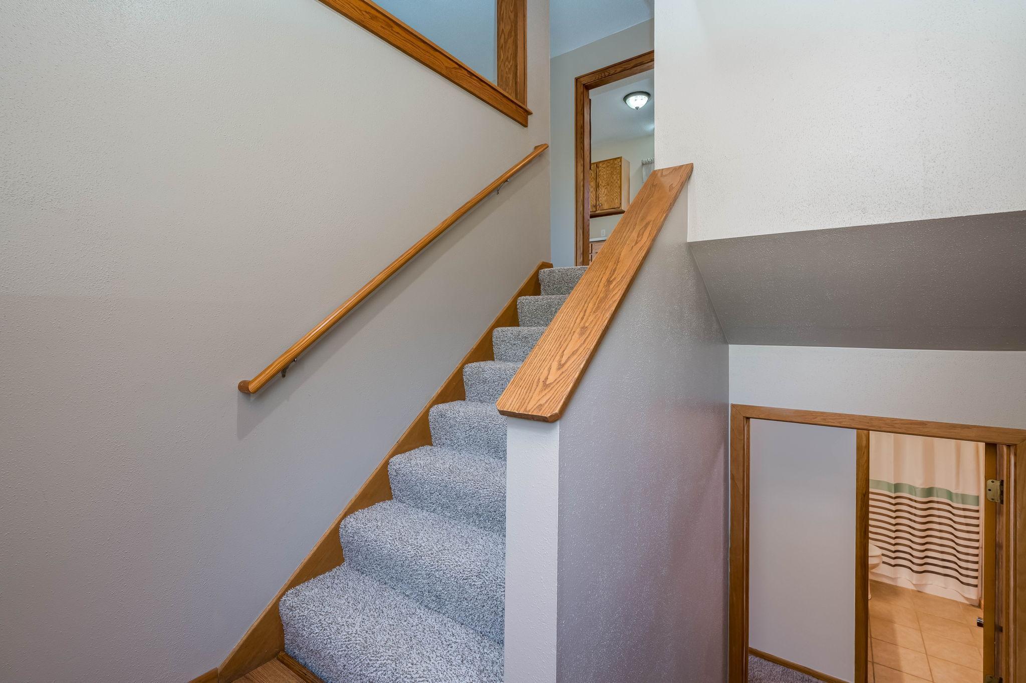 3rd image of 1655 Valley View Dr, North Mankato, MN 56003 | MLS# 7111367