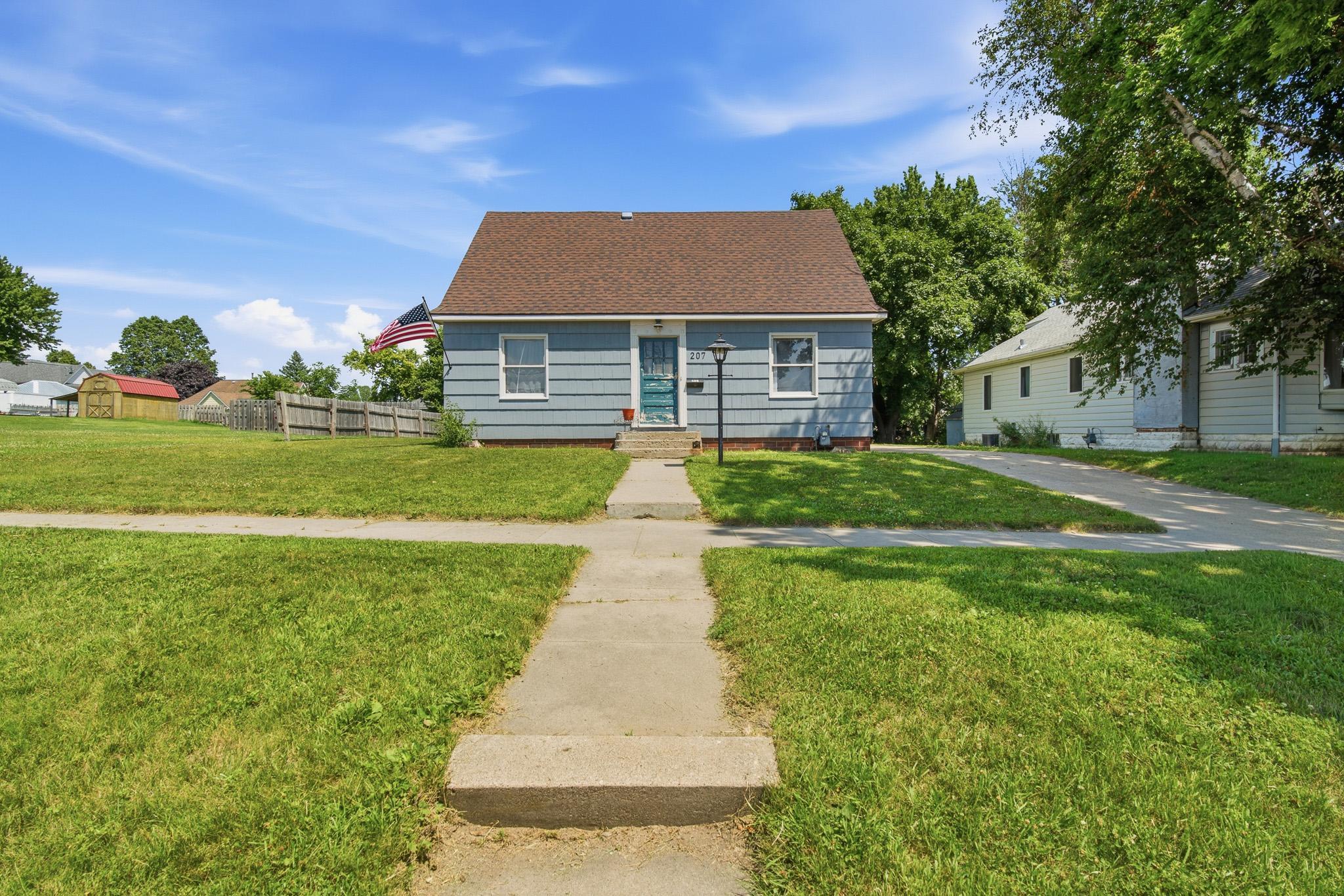 Homes for sale in Saint James, MN | 207 7th Ave S, Saint James, MN 56081 | MLS# 7111419
